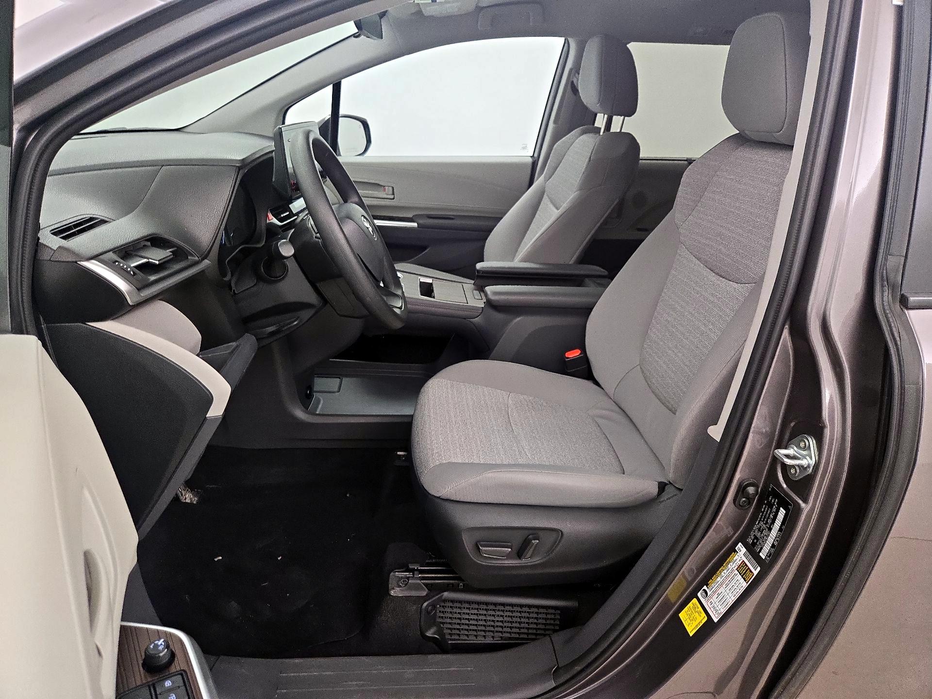 Thumbnail: 2022 Toyota Sienna - 11