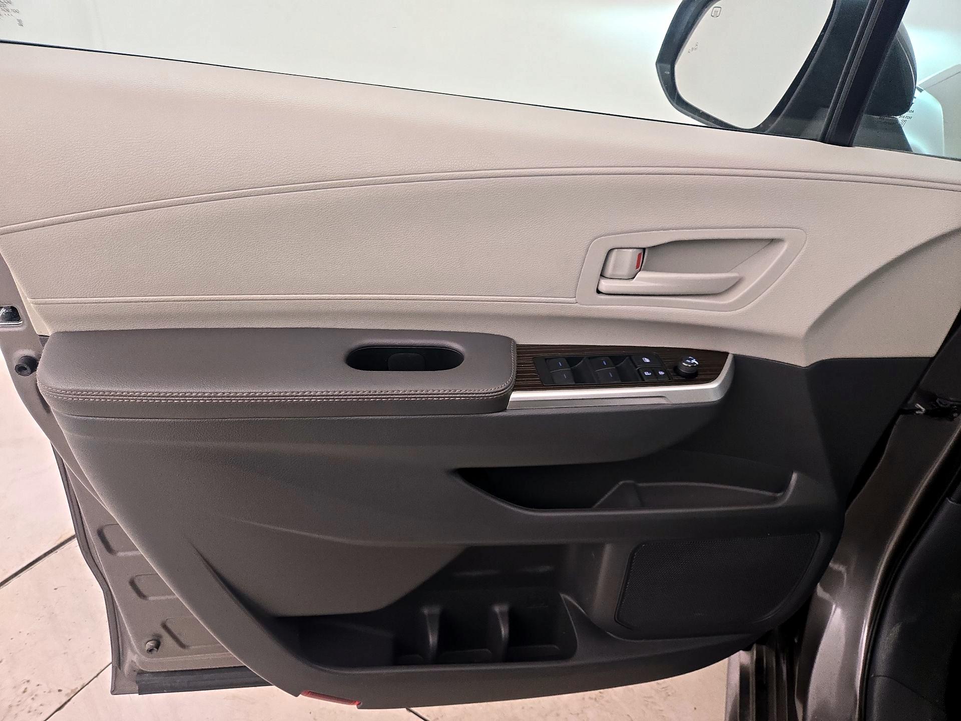 Thumbnail: 2022 Toyota Sienna - 12