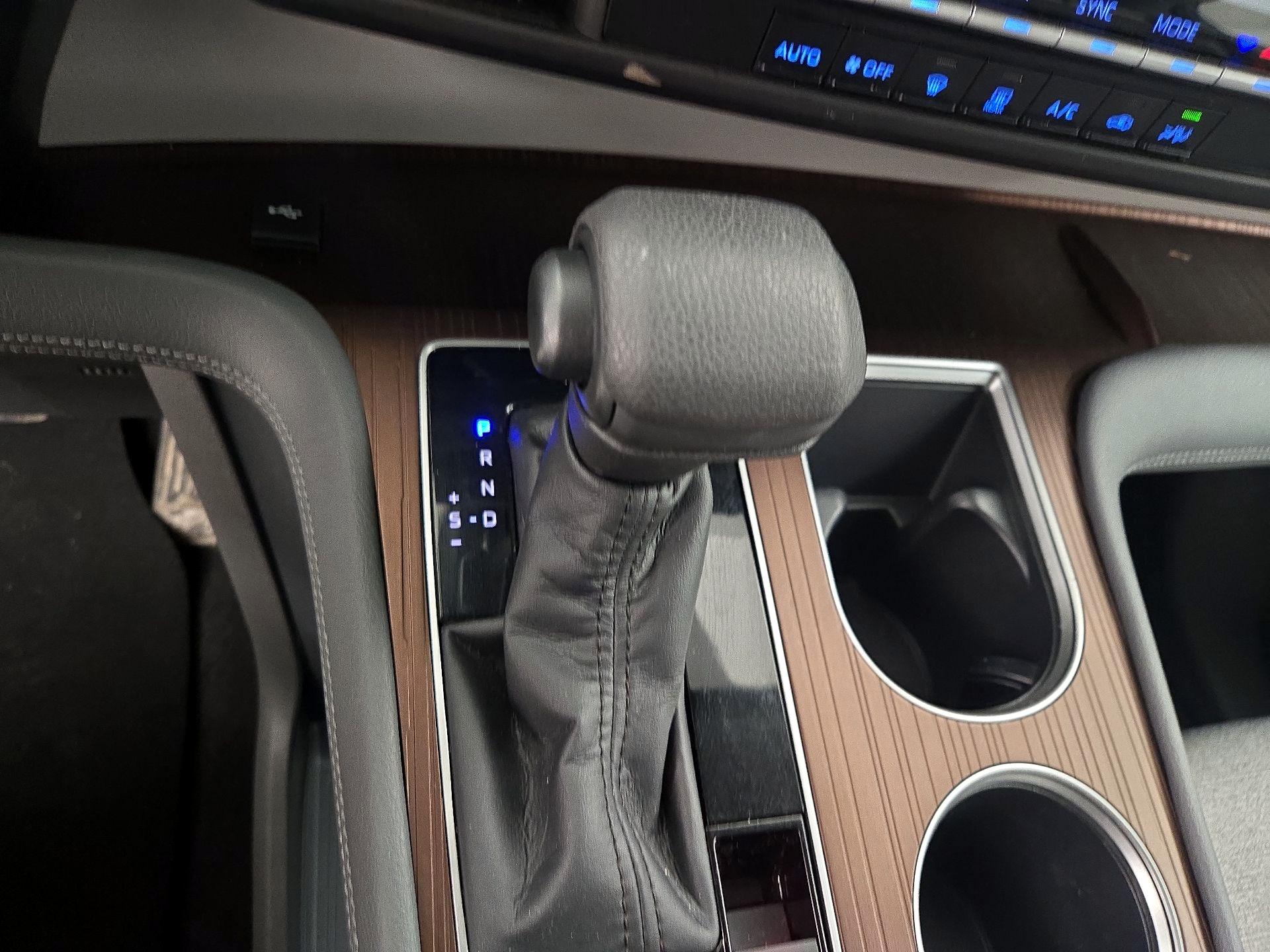 Thumbnail: 2022 Toyota Sienna - 17
