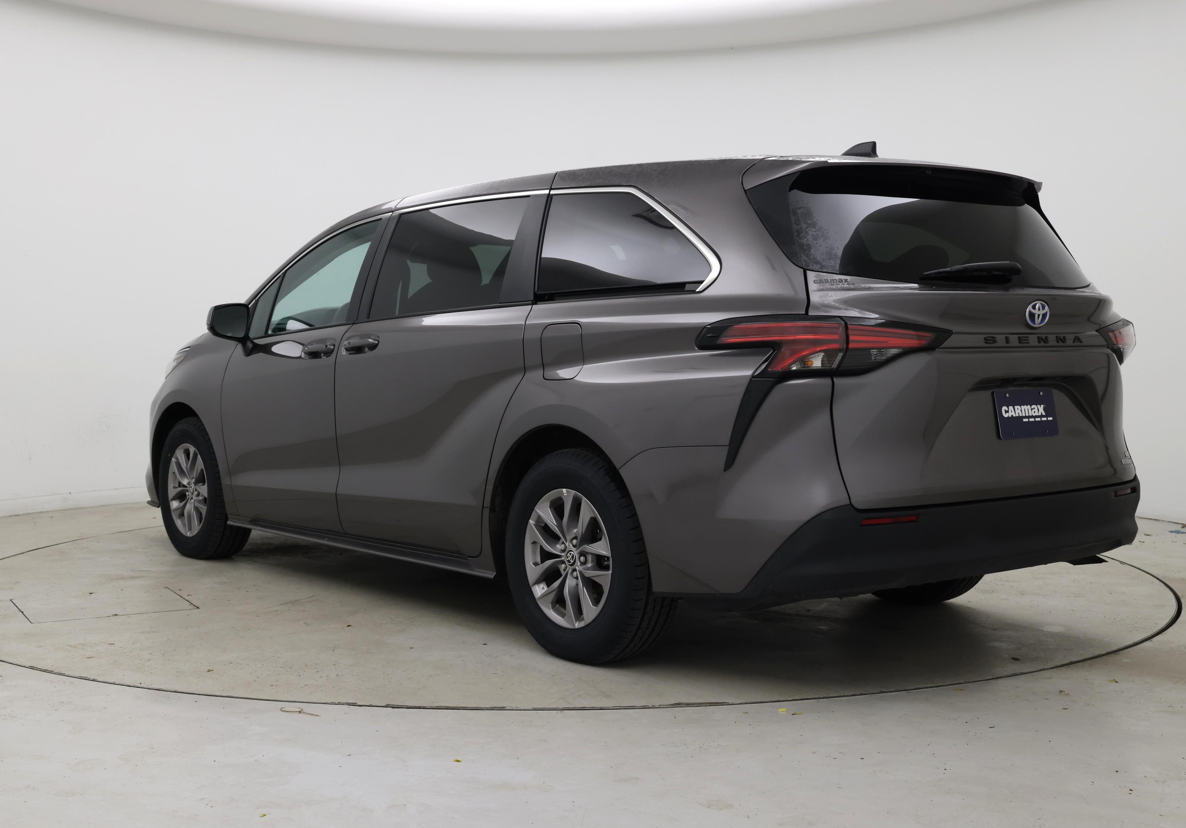 Thumbnail: 2022 Toyota Sienna - 2