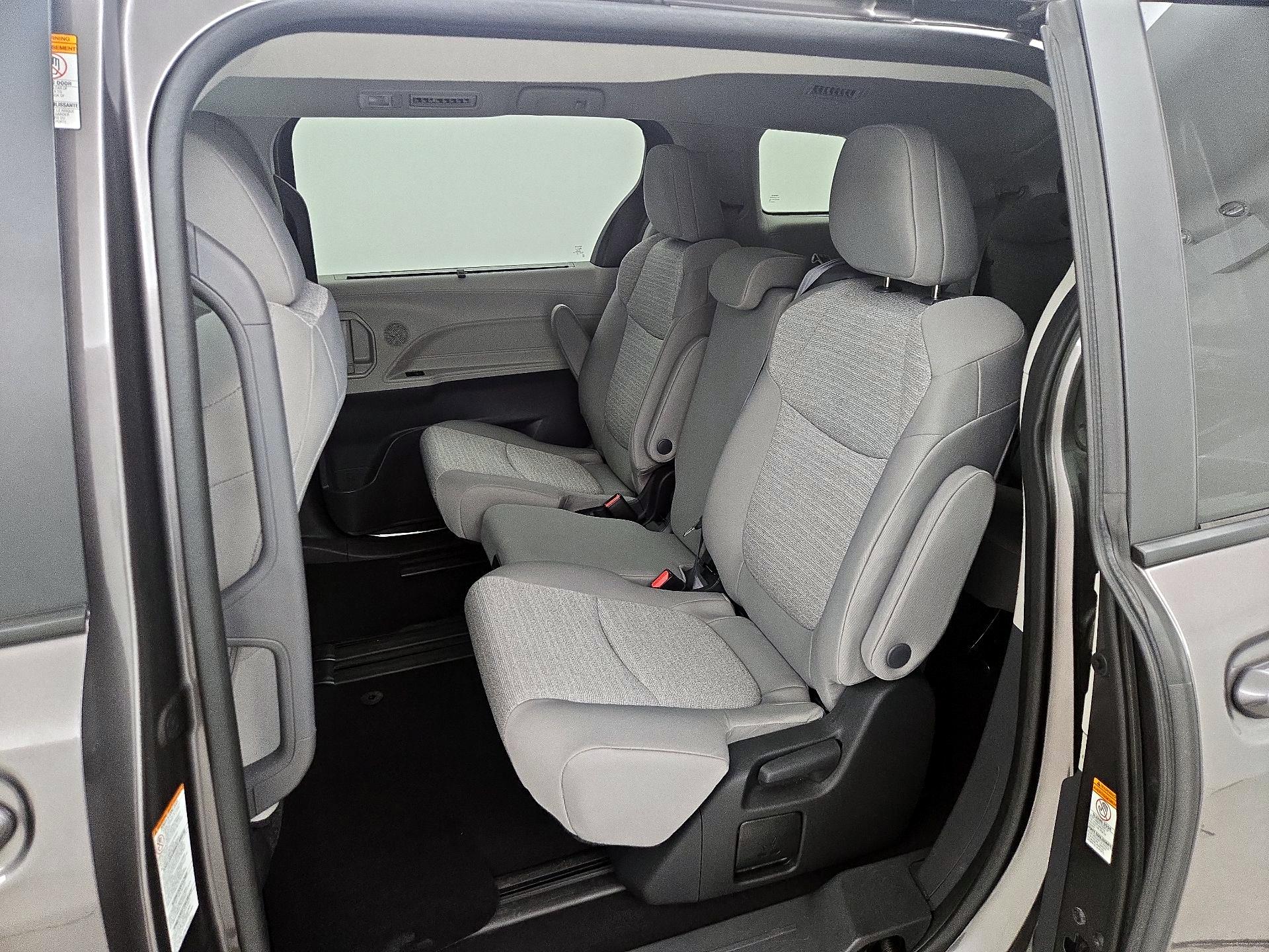 Thumbnail: 2022 Toyota Sienna - 19