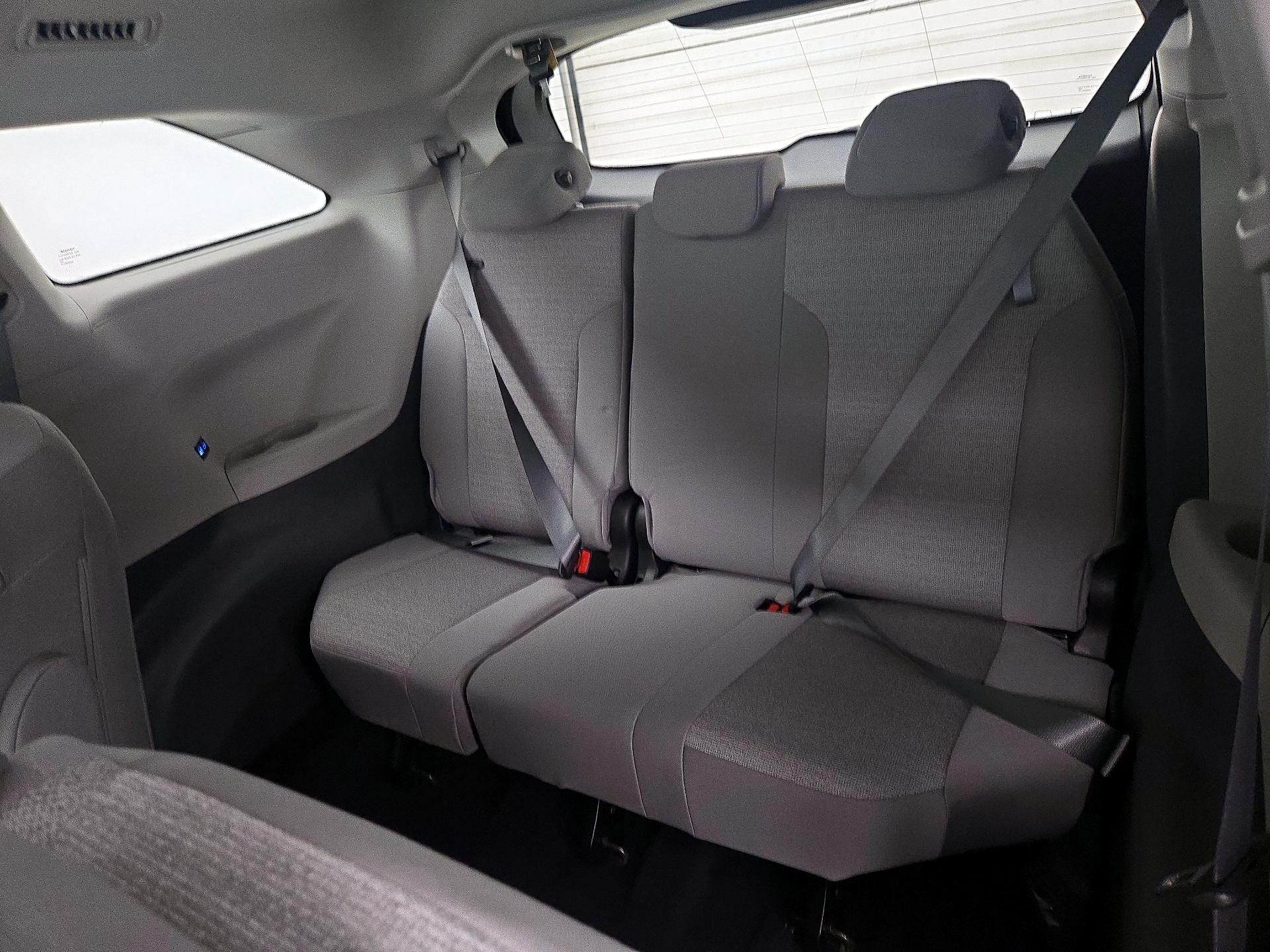 Thumbnail: 2022 Toyota Sienna - 20