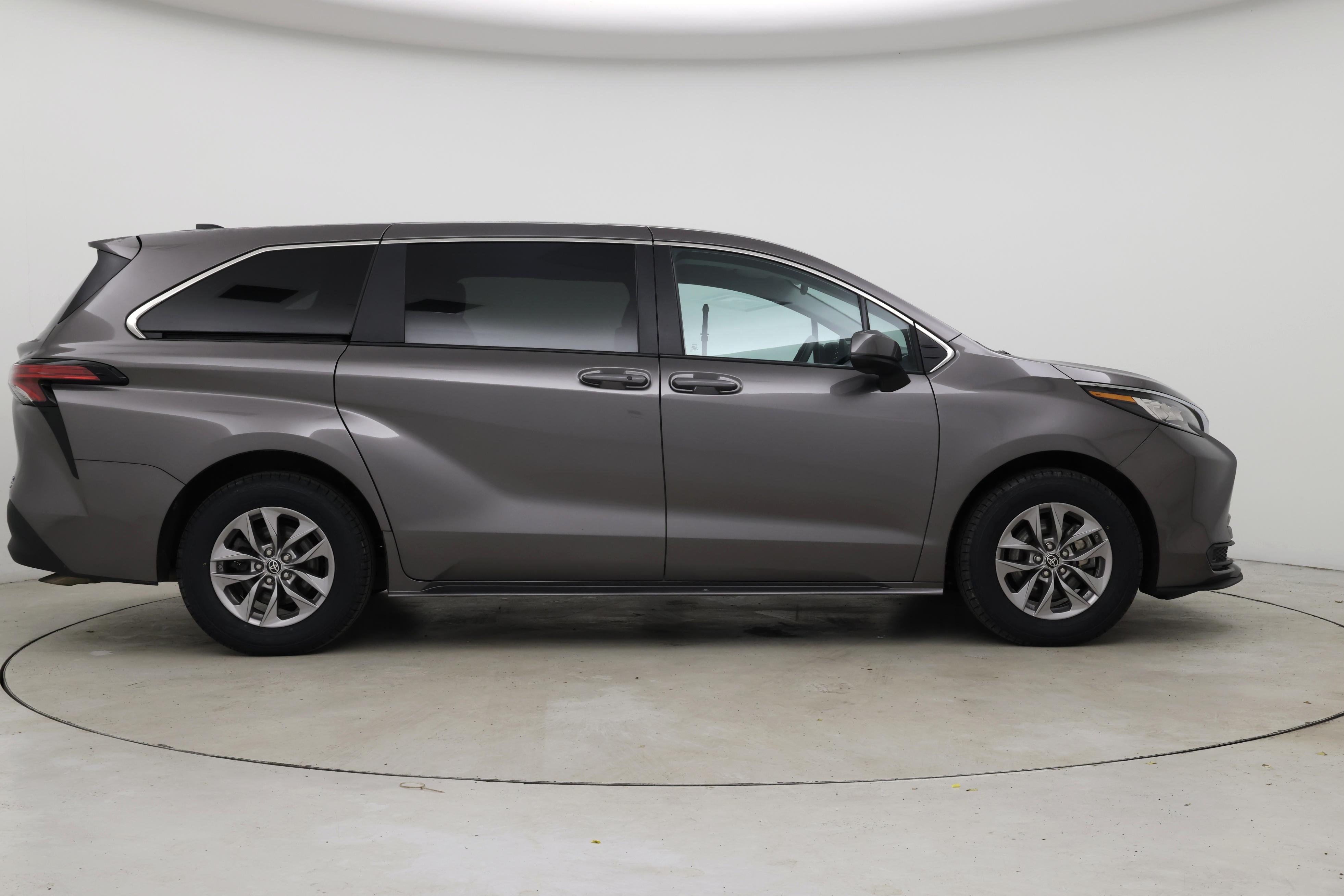 Thumbnail: 2022 Toyota Sienna - 7