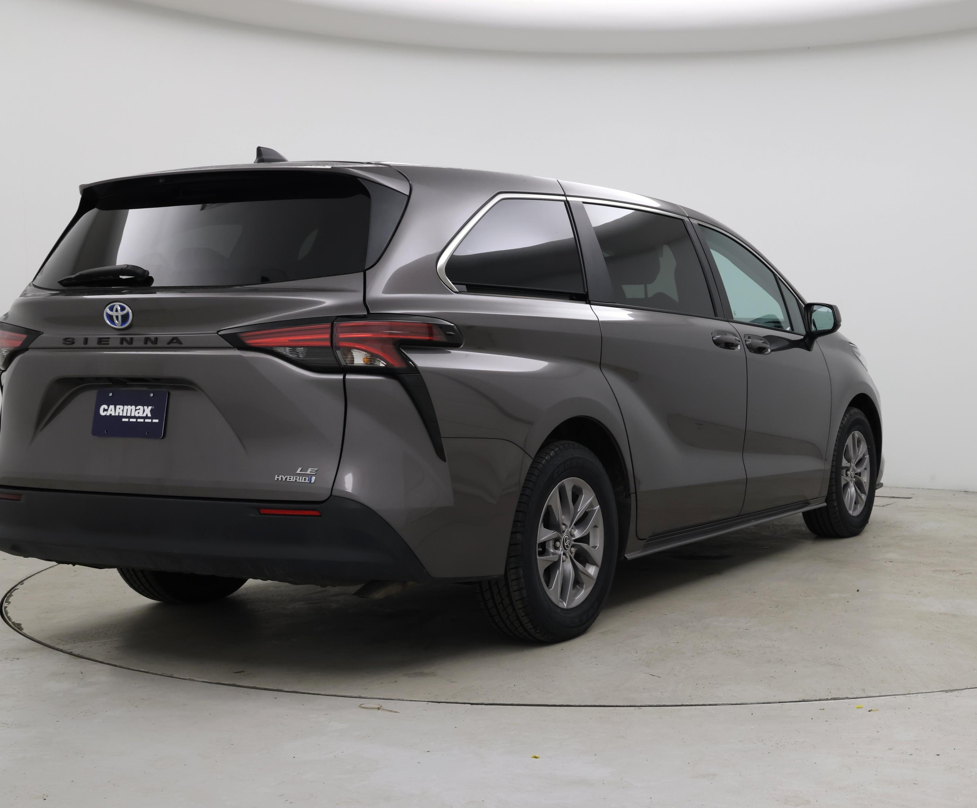 Thumbnail: 2022 Toyota Sienna - 8