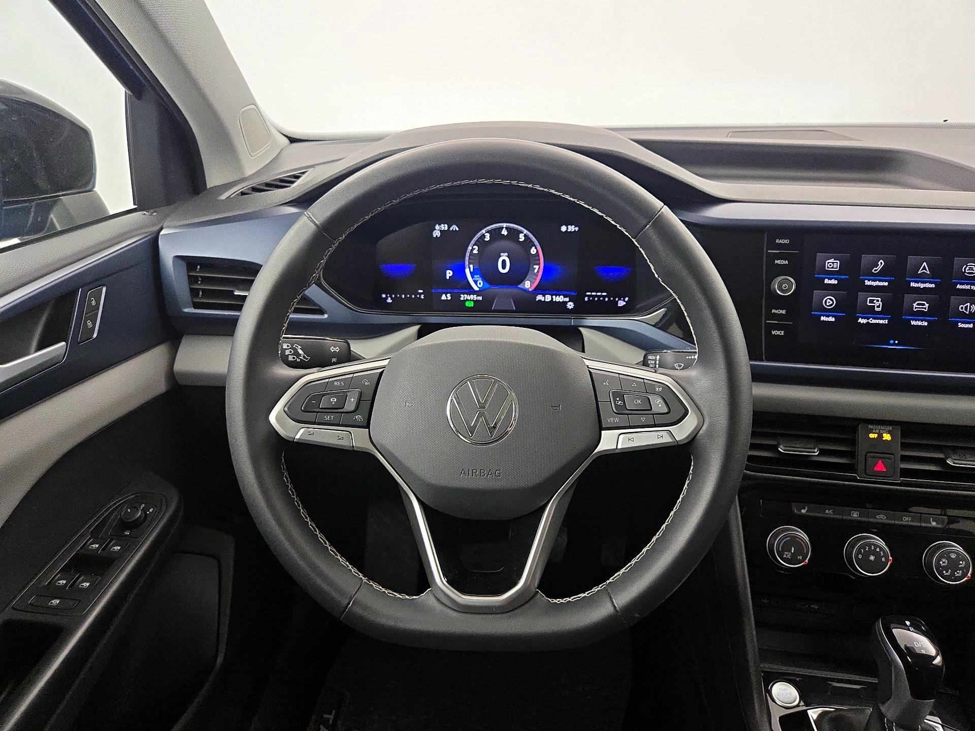 Thumbnail: 2023 Volkswagen Taos - 10