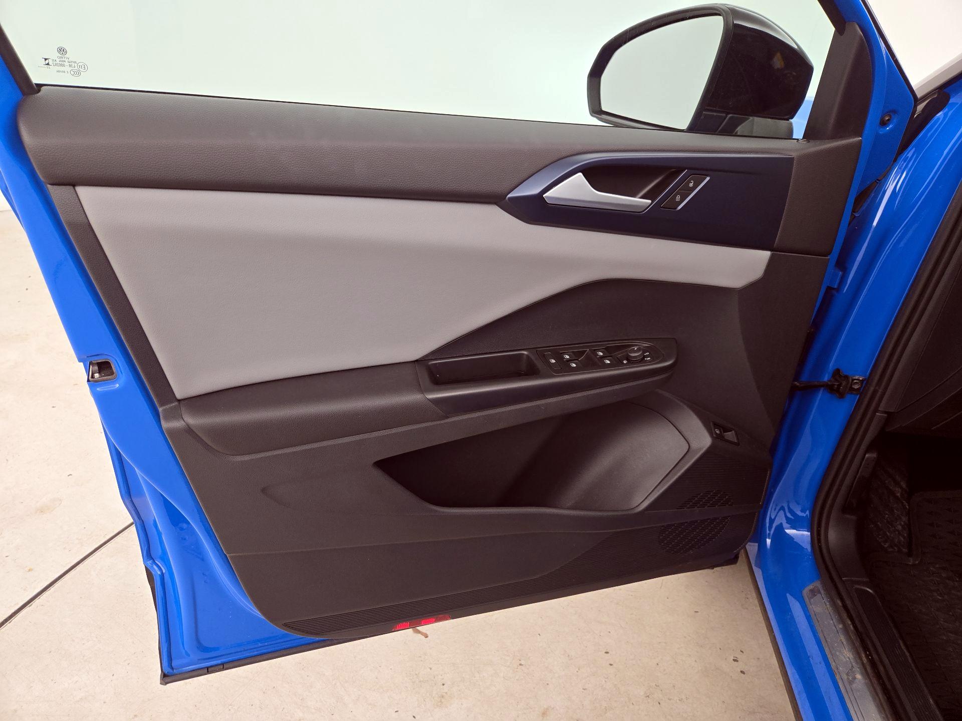 Thumbnail: 2023 Volkswagen Taos - 12