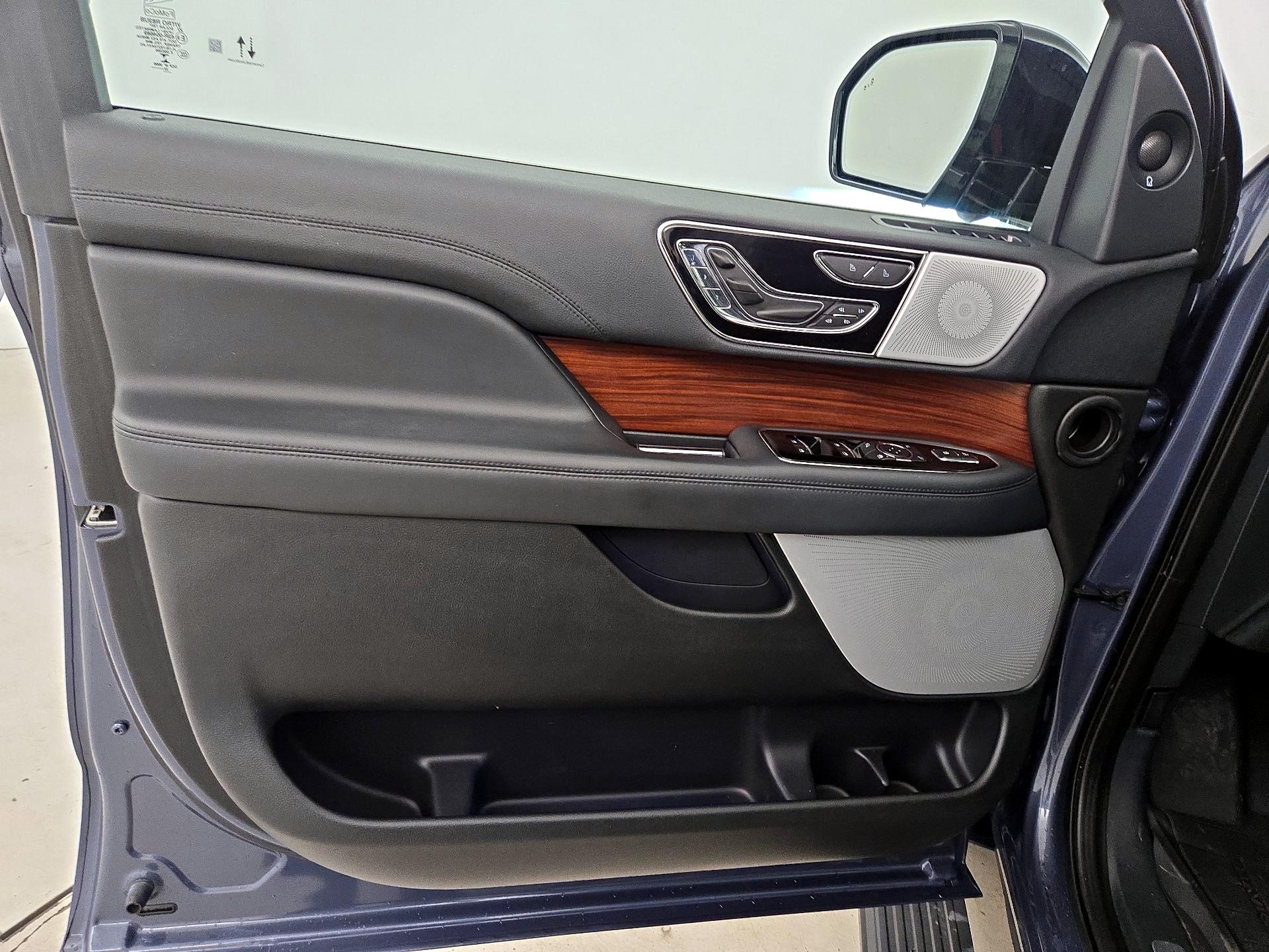 Thumbnail: 2023 Lincoln Navigator - 12