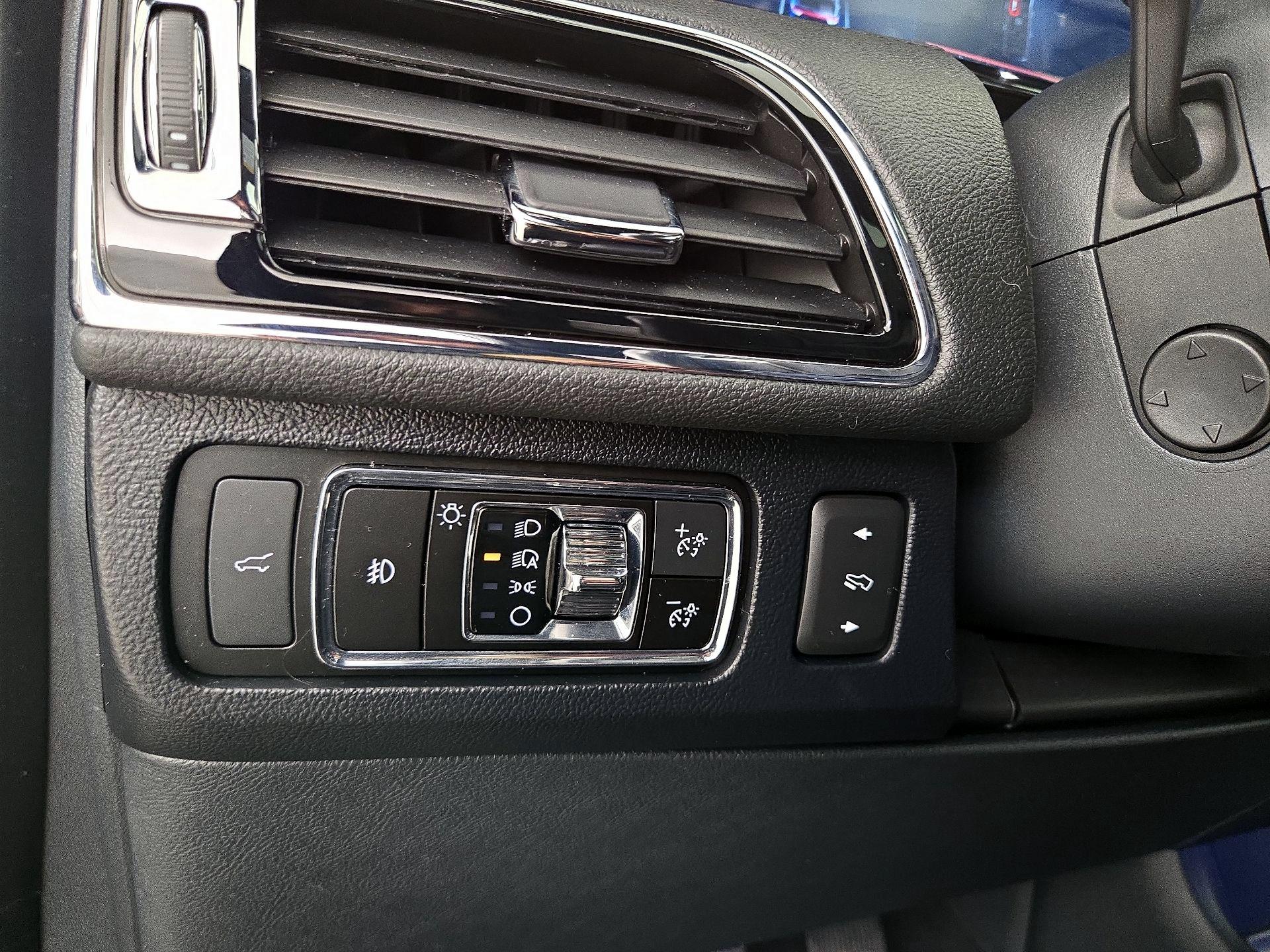 Thumbnail: 2023 Lincoln Navigator - 13