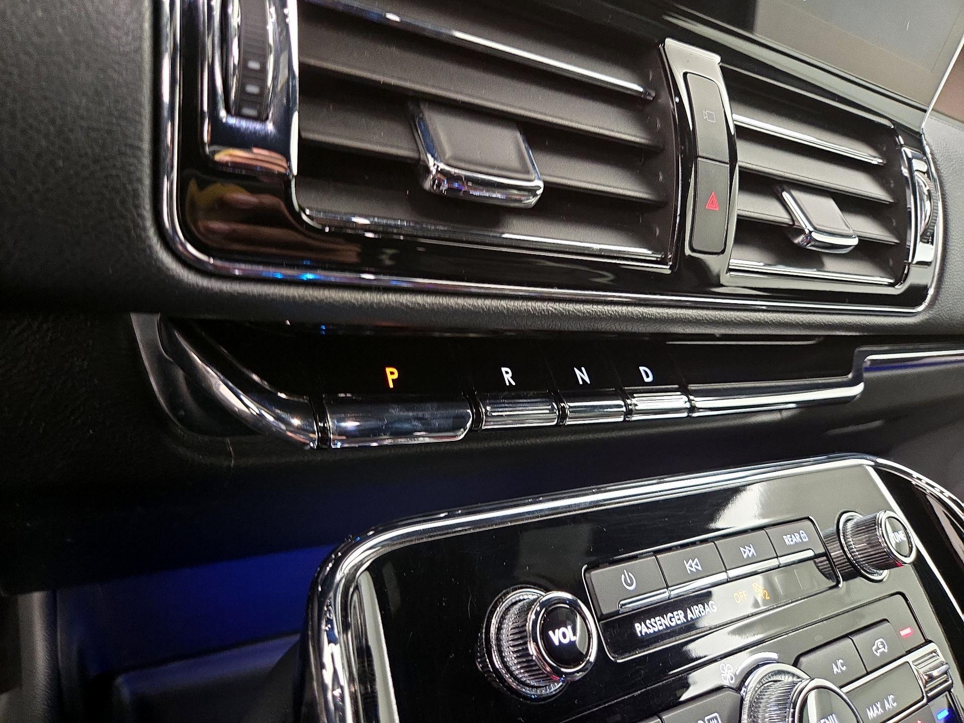 Thumbnail: 2023 Lincoln Navigator - 18