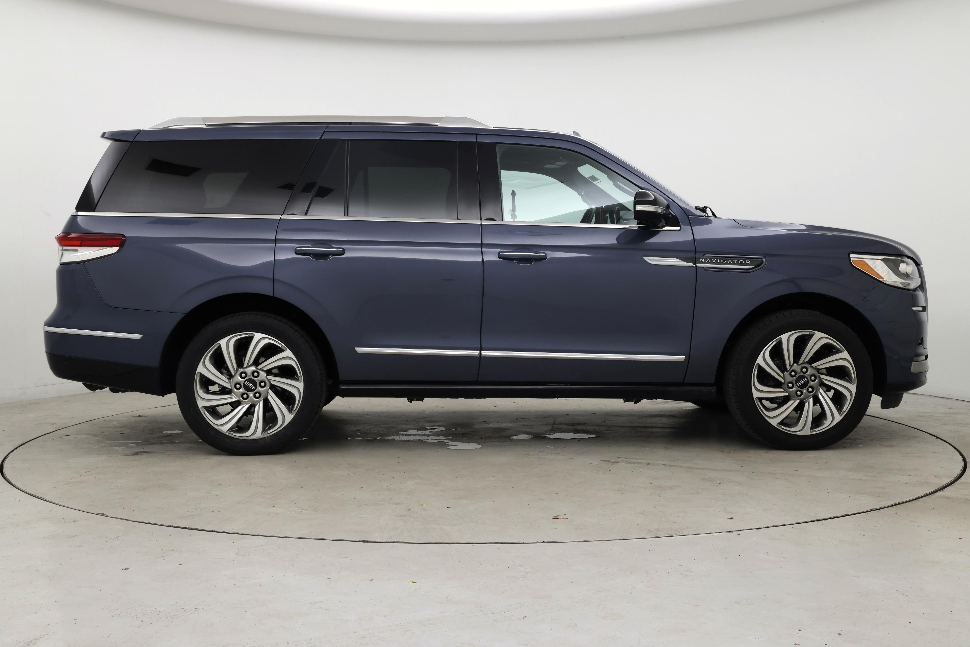 Thumbnail: 2023 Lincoln Navigator - 7