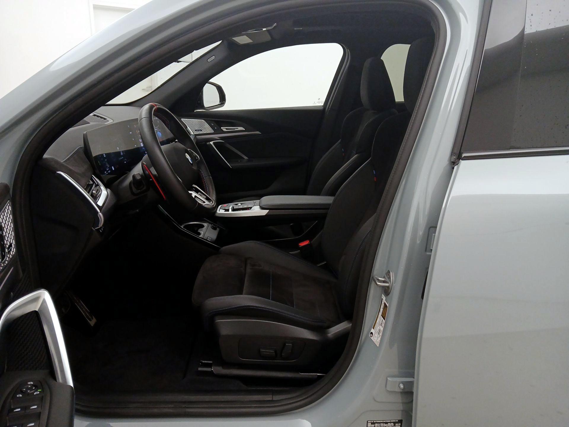 Thumbnail: 2025 BMW X2 - 11