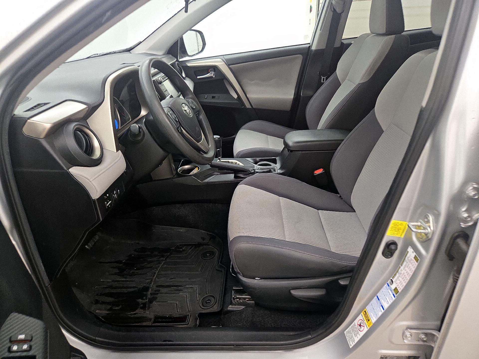 Thumbnail: 2015 Toyota RAV4 - 11