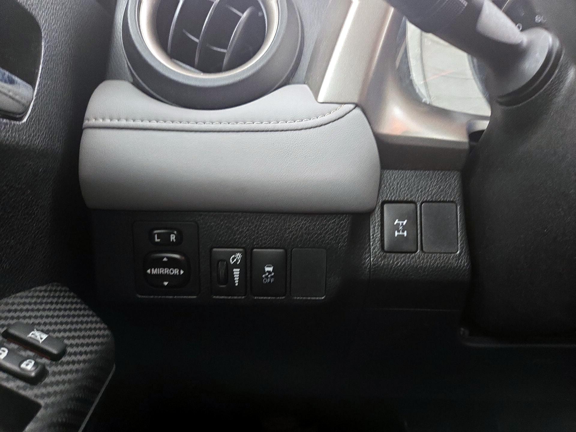 Thumbnail: 2015 Toyota RAV4 - 13