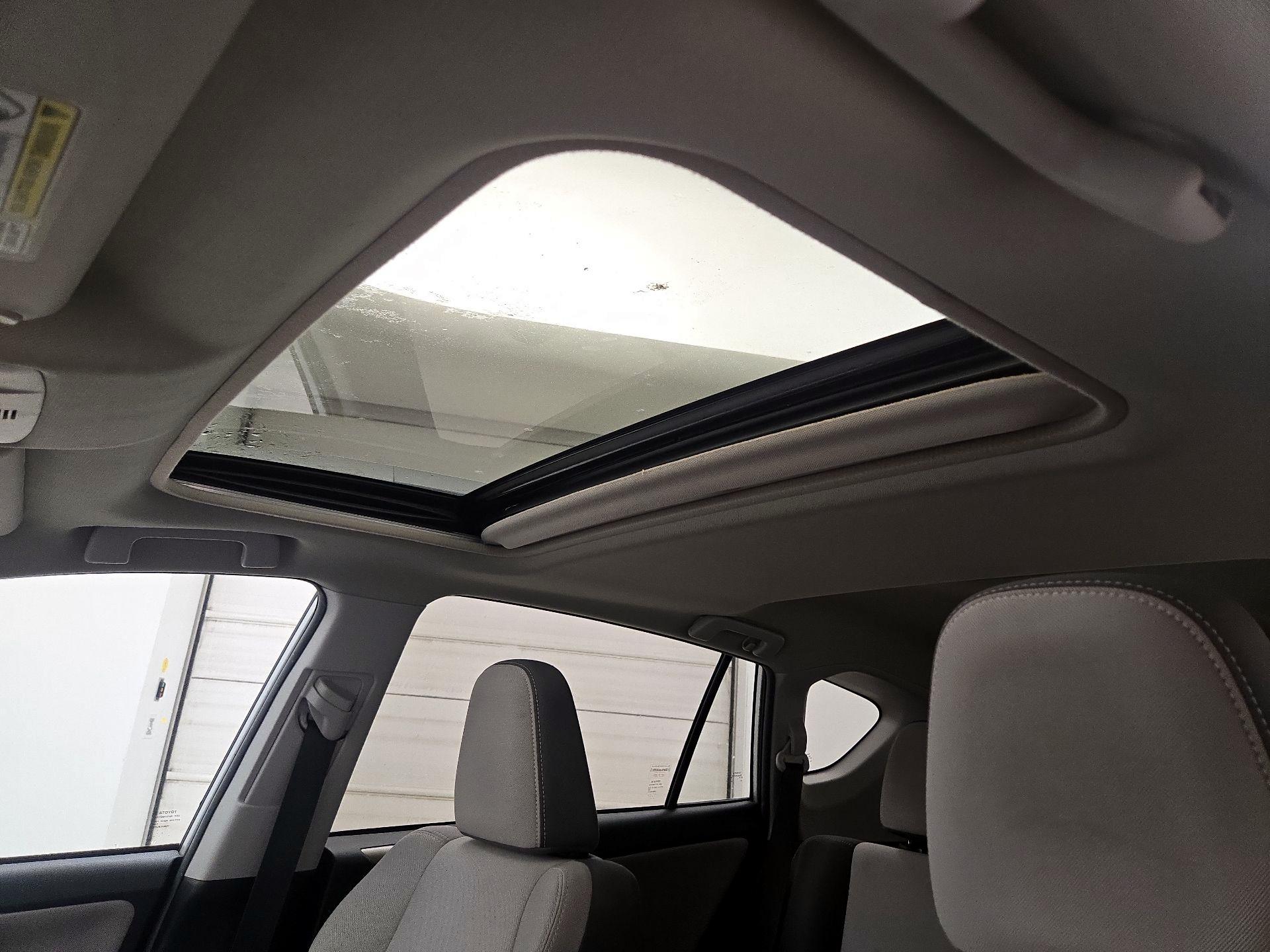 Thumbnail: 2015 Toyota RAV4 - 19