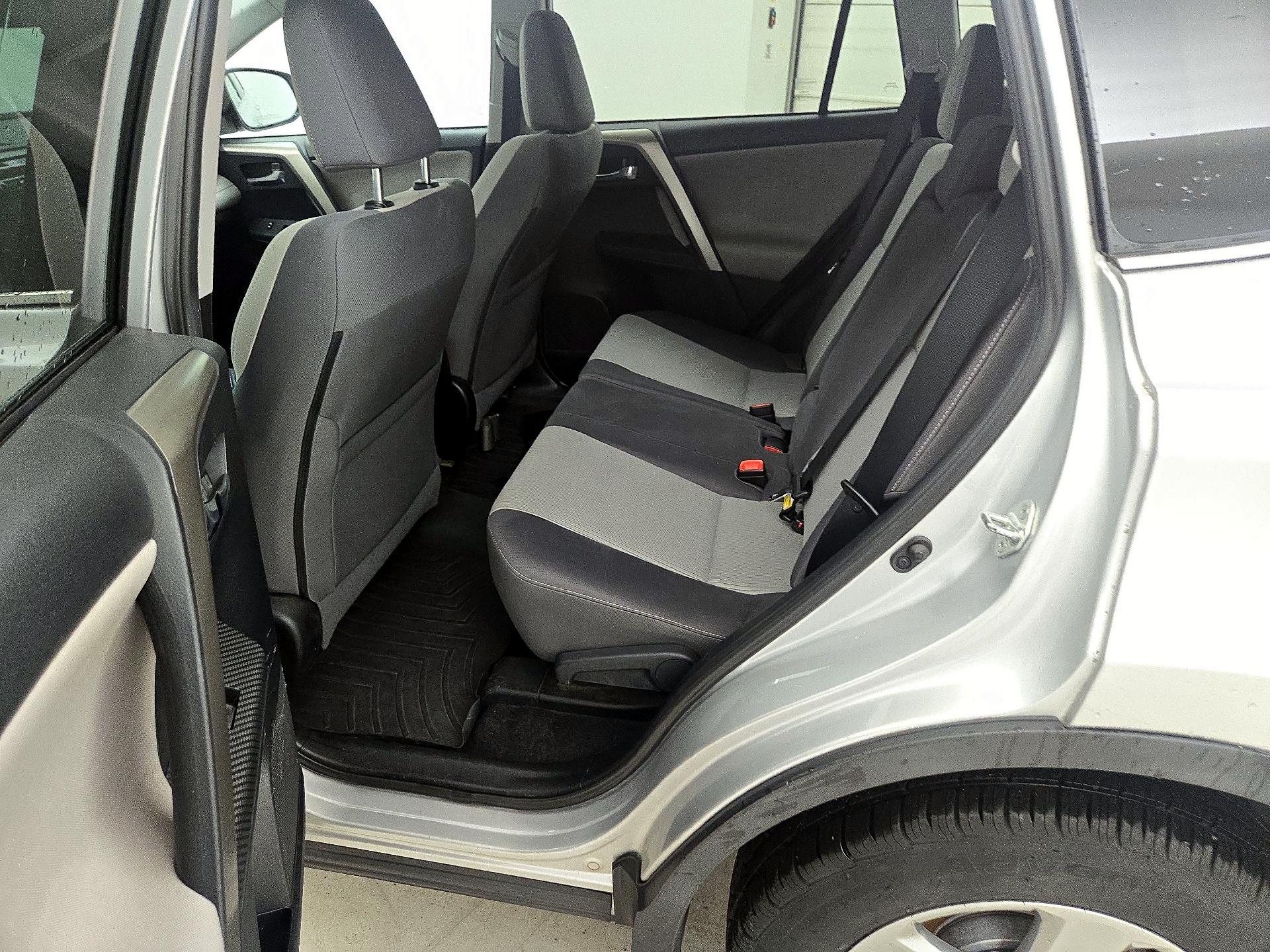 Thumbnail: 2015 Toyota RAV4 - 20