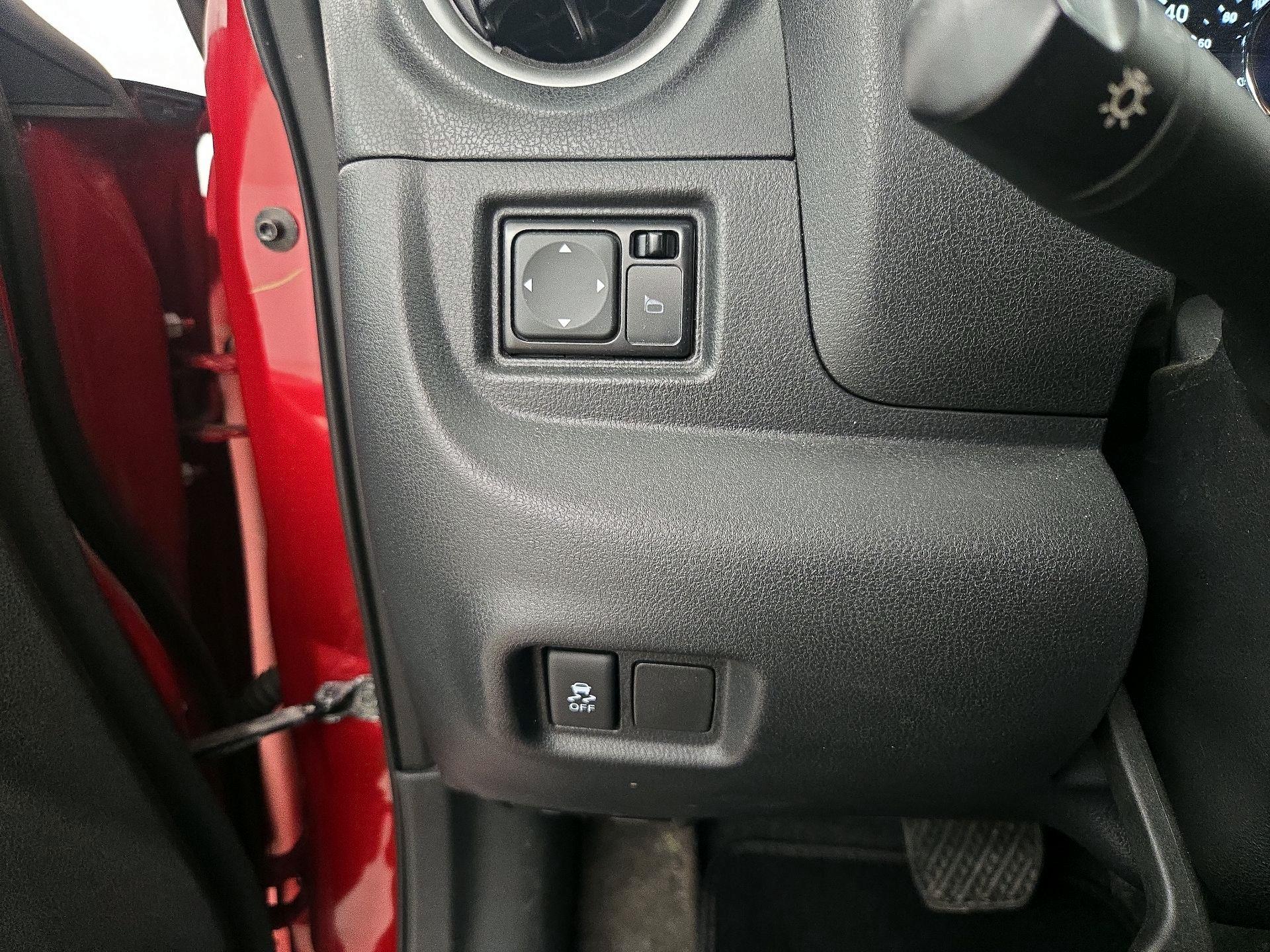 Thumbnail: 2015 Nissan Versa Note - 13