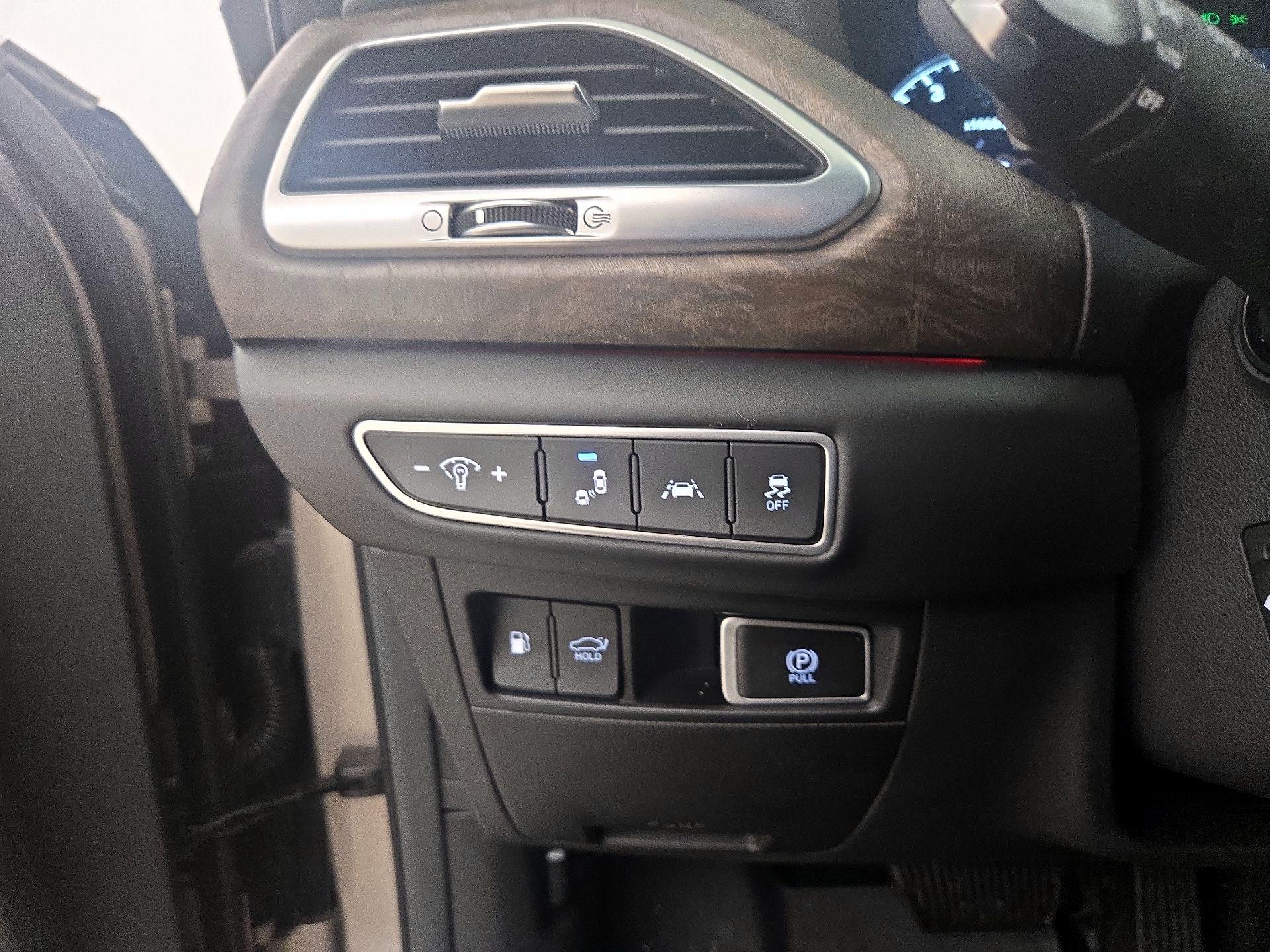 Thumbnail: 2020 Genesis G90 - 13