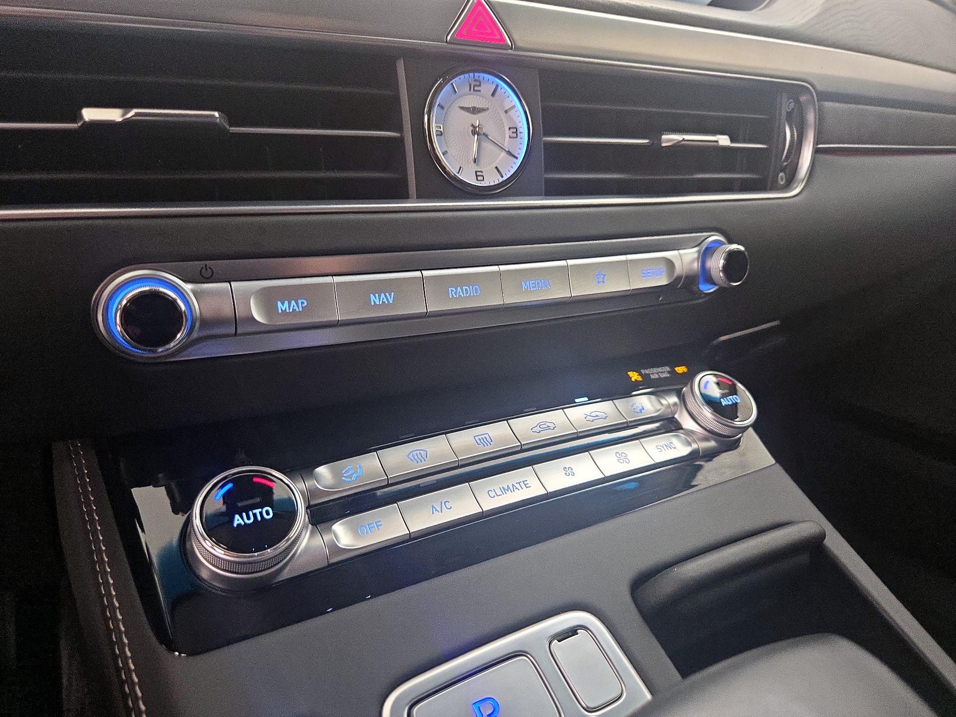 Thumbnail: 2020 Genesis G90 - 16