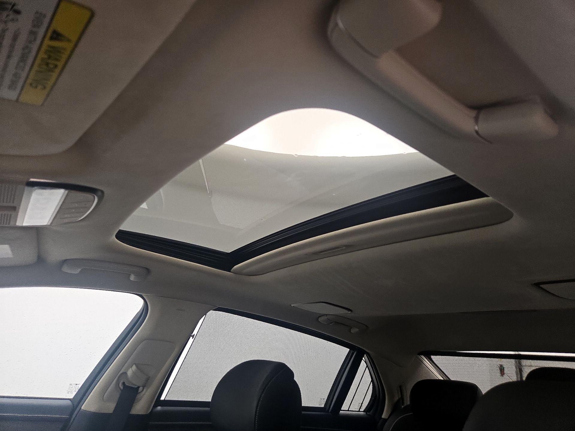 Thumbnail: 2020 Genesis G90 - 19