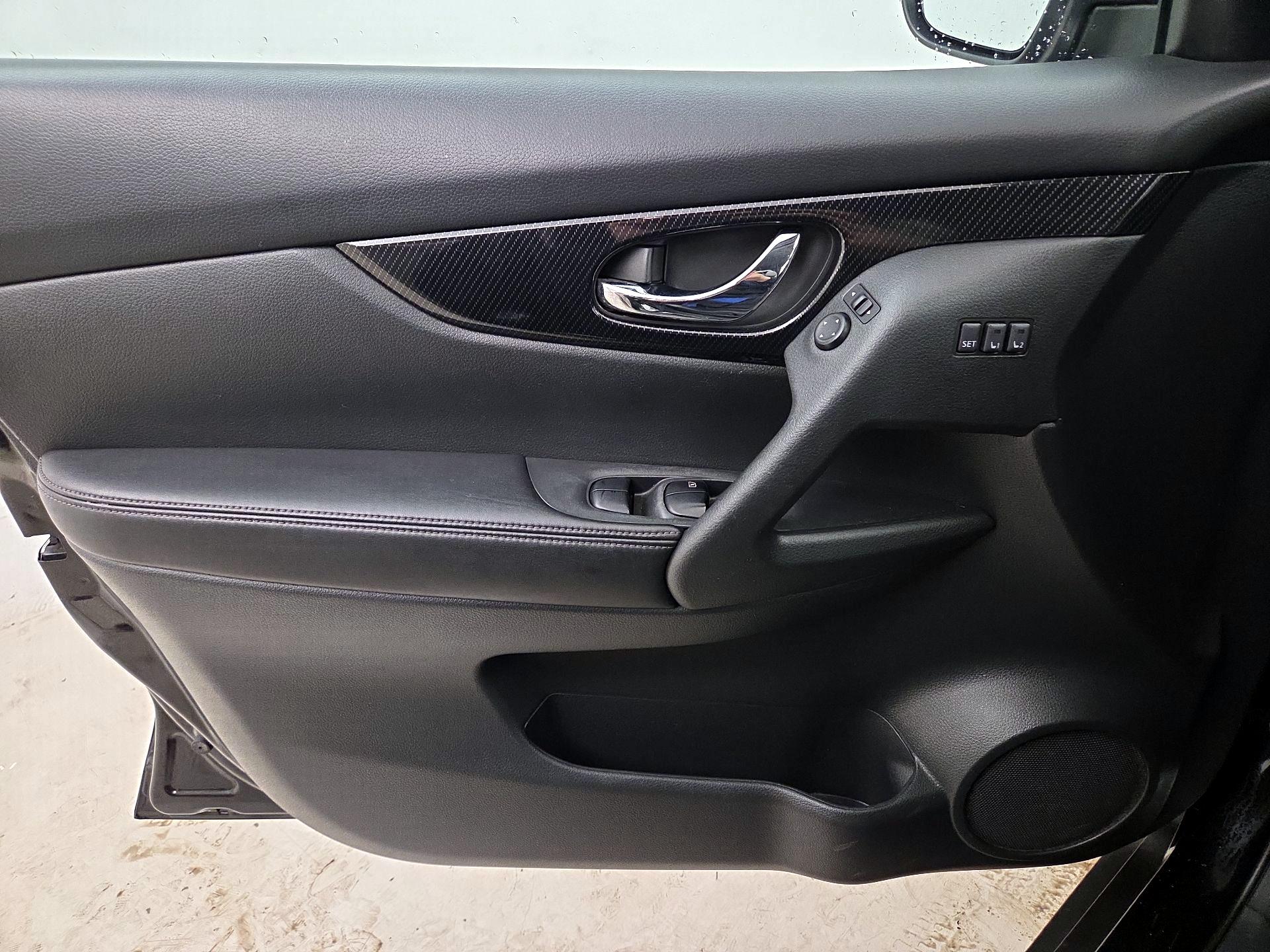 Thumbnail: 2017 Nissan Rogue - 12