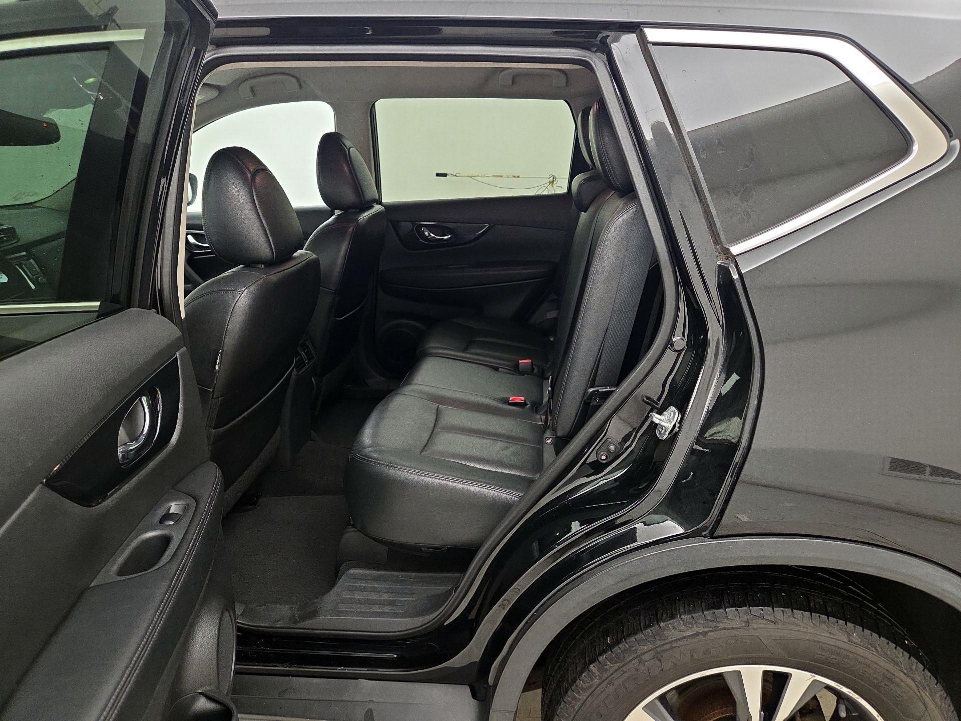 Thumbnail: 2017 Nissan Rogue - 20