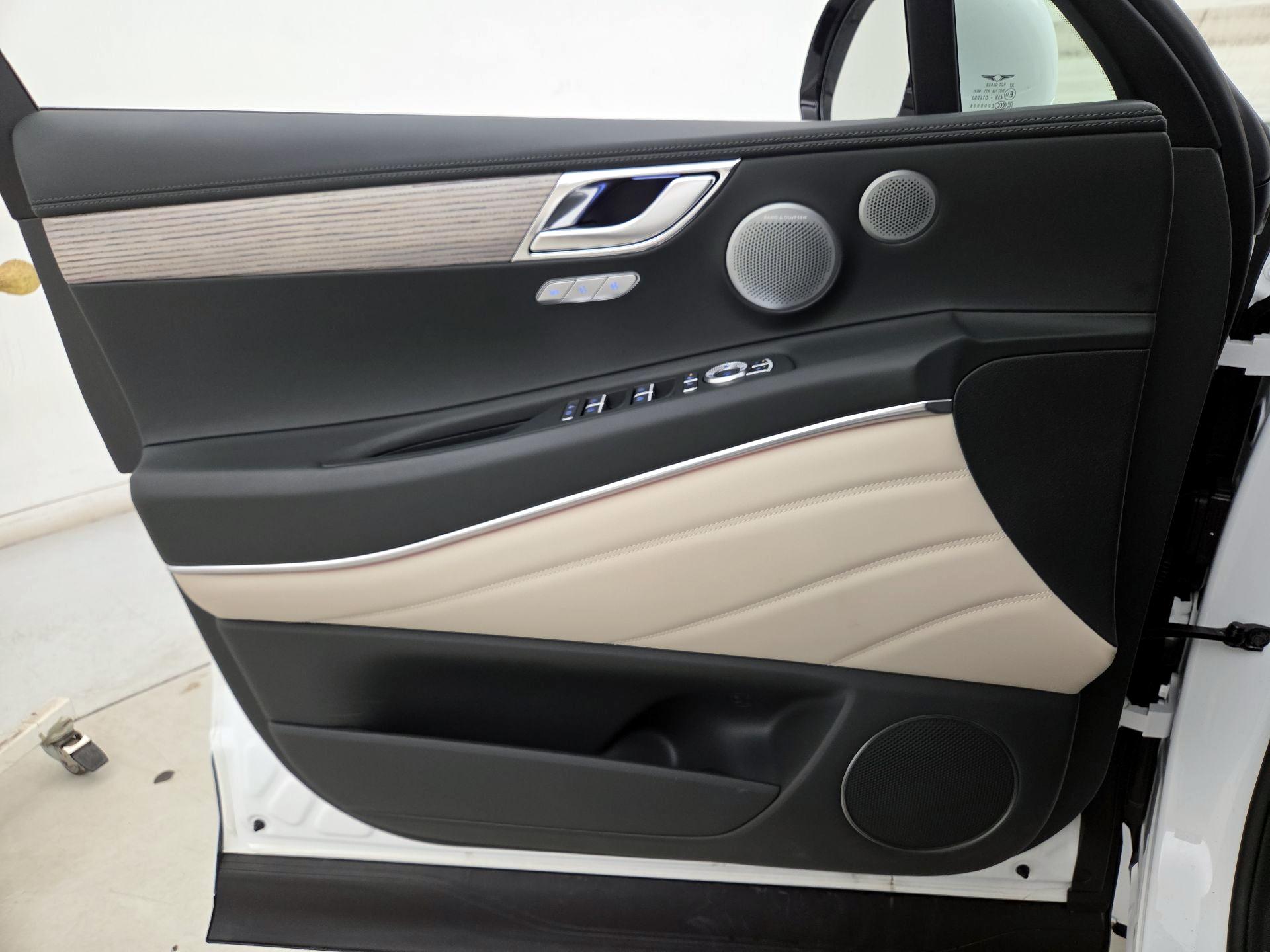 Thumbnail: 2025 Genesis GV80 - 12