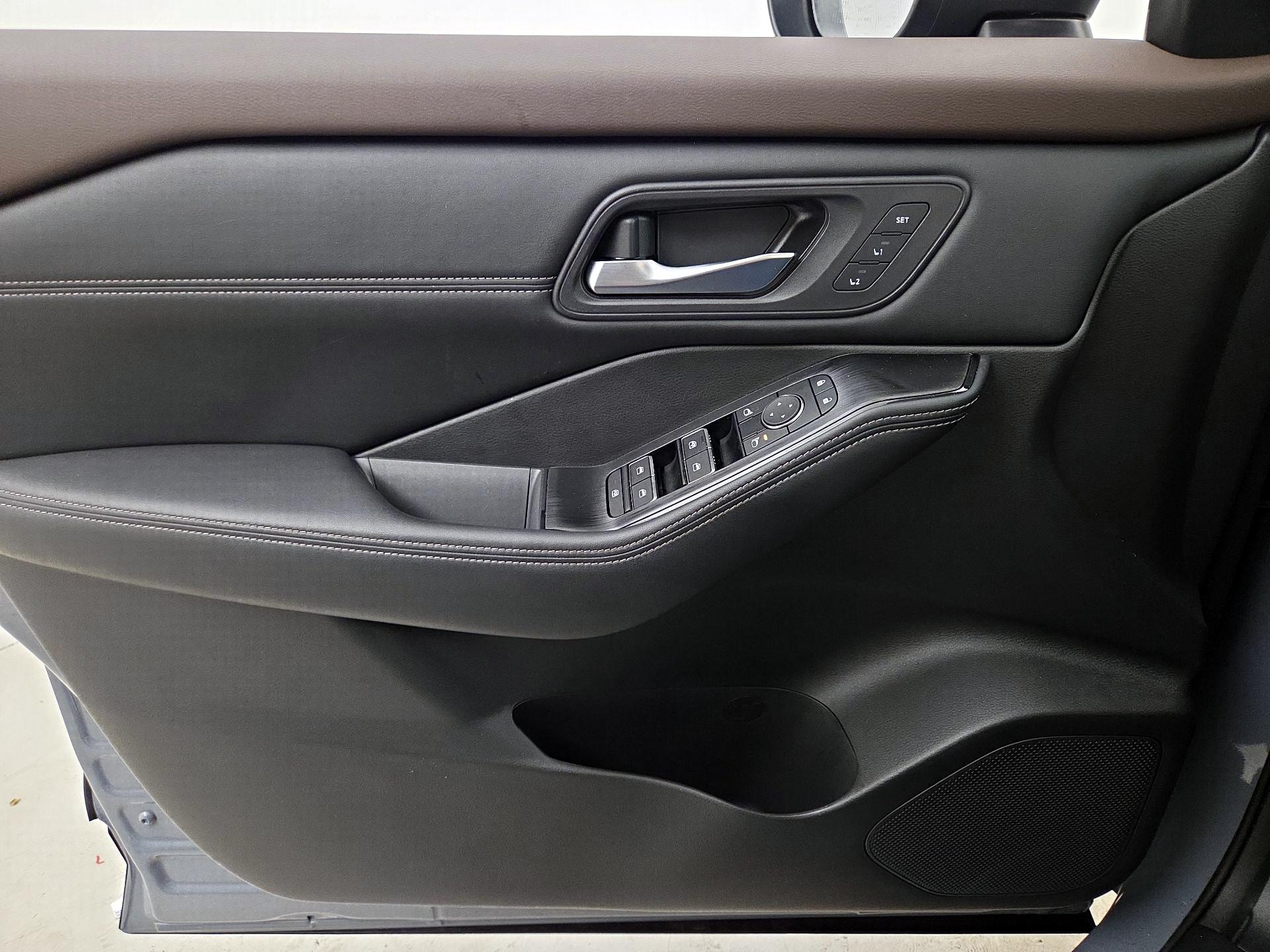 Thumbnail: 2023 Nissan Rogue - 12