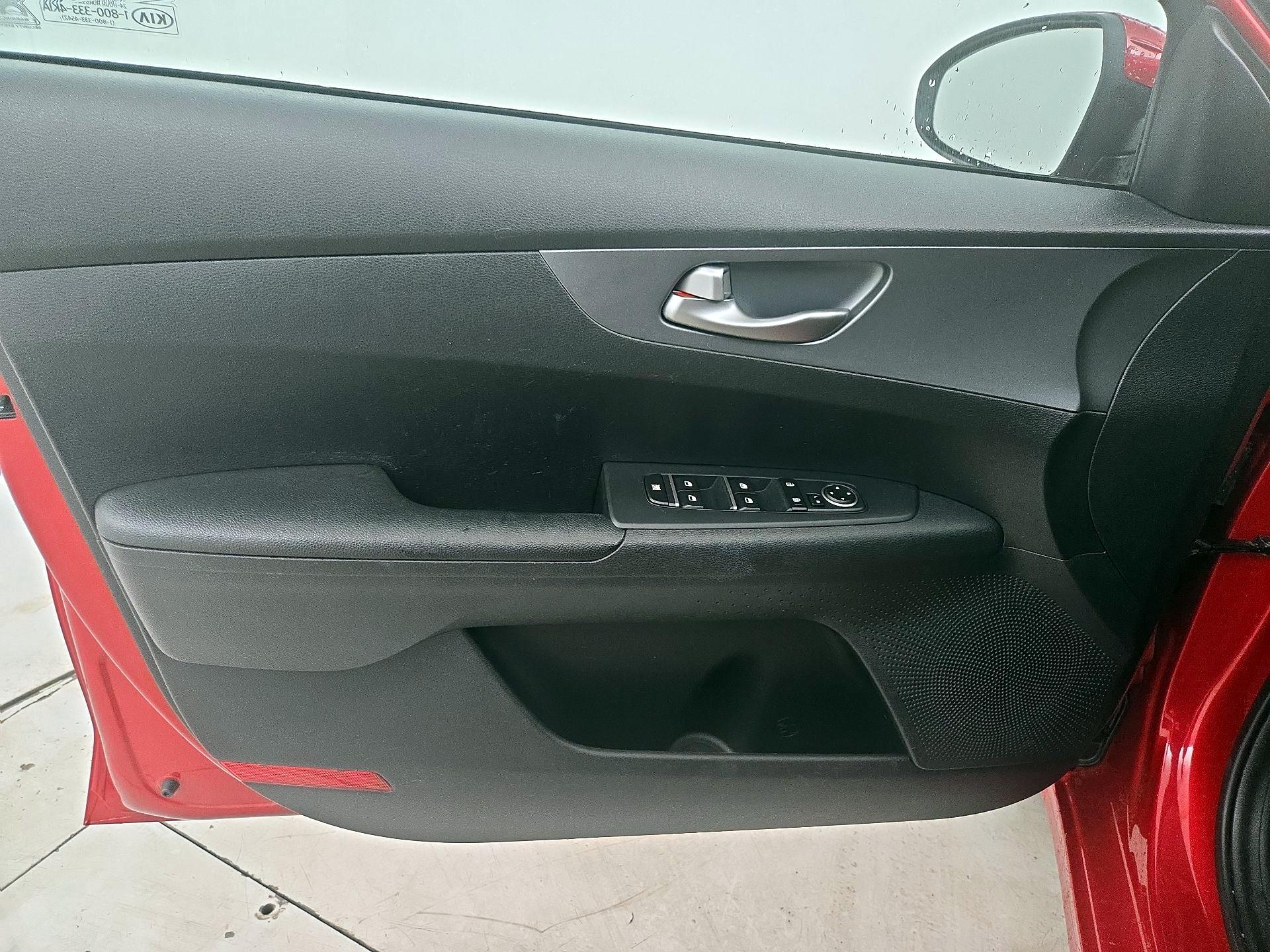 Thumbnail: 2020 Kia Forte - 12