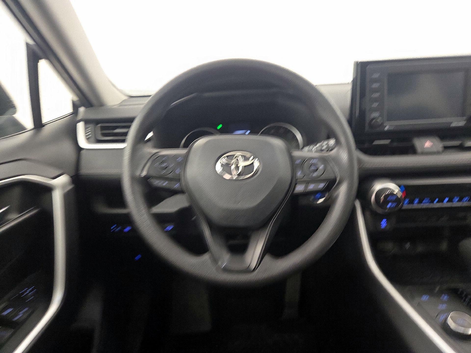 Thumbnail: 2022 Toyota RAV4 - 10