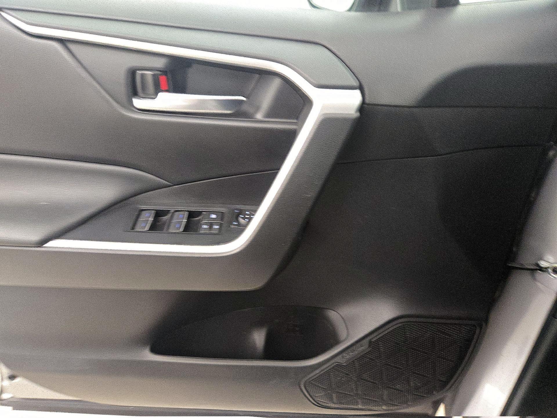 Thumbnail: 2022 Toyota RAV4 - 12