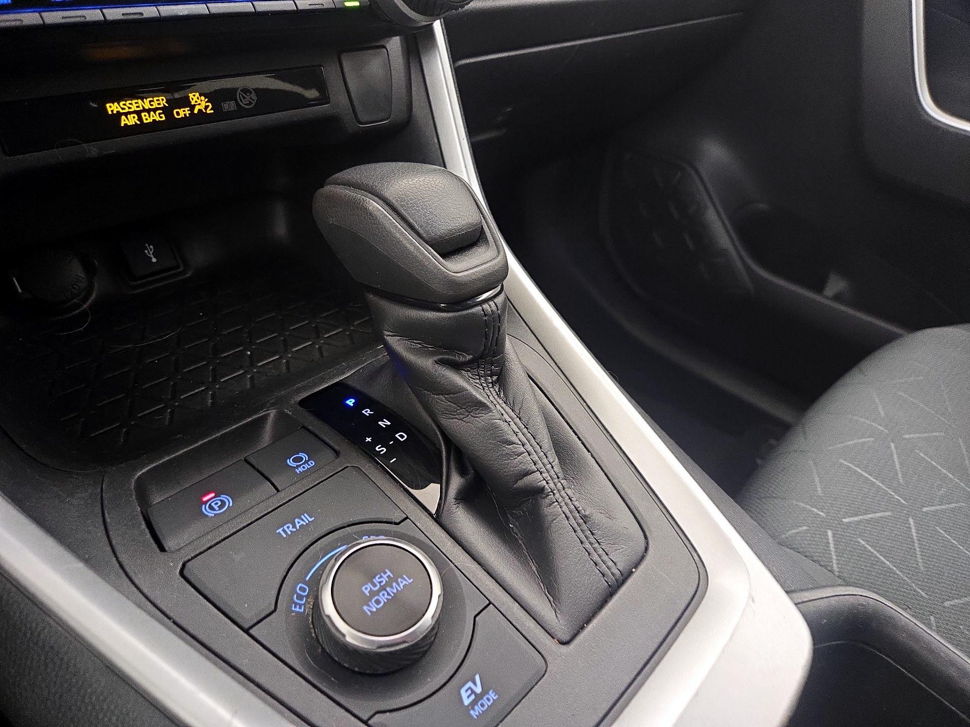 Thumbnail: 2022 Toyota RAV4 - 17