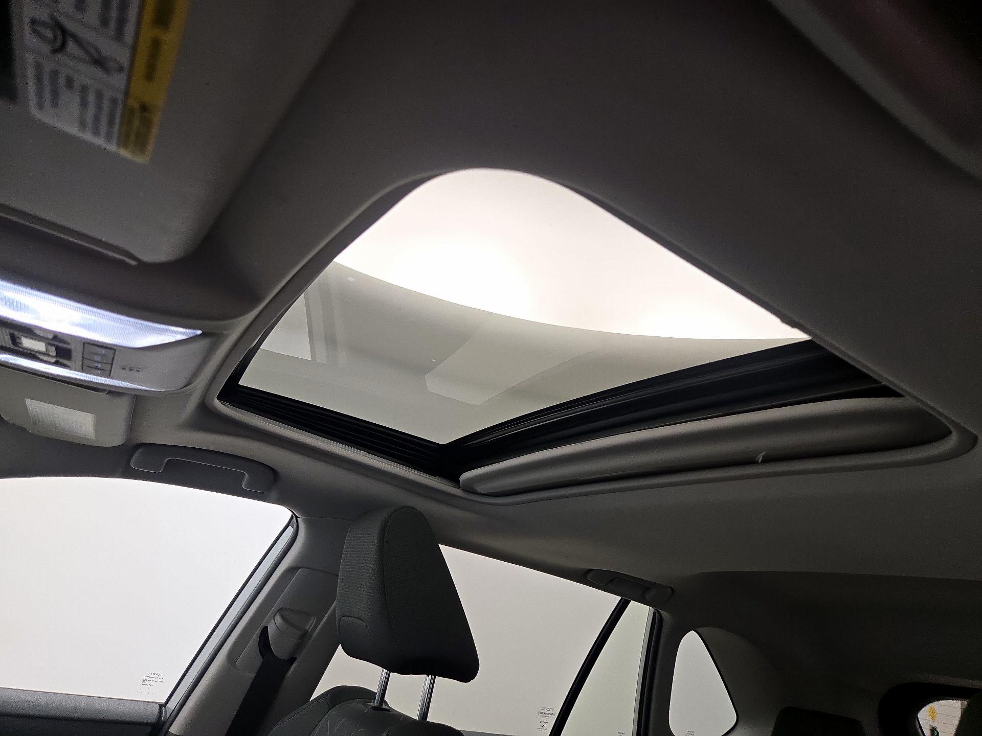 Thumbnail: 2022 Toyota RAV4 - 19