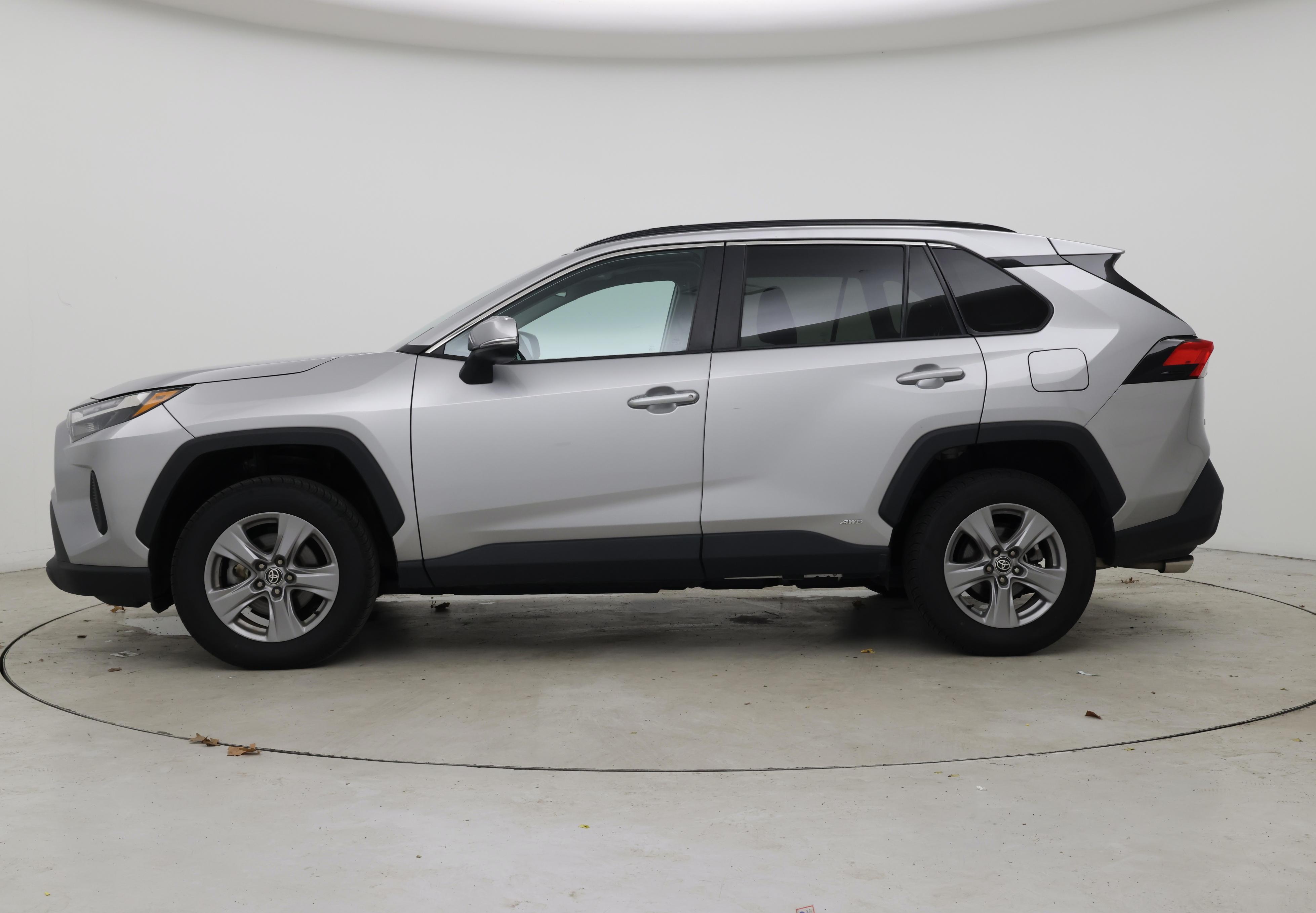 Thumbnail: 2022 Toyota RAV4 - 3