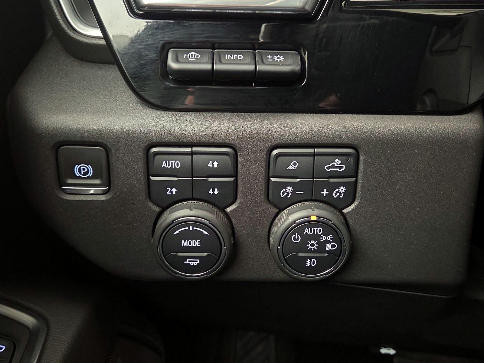 2022 Chevrolet Silverado 1500 LTZ - Photo 14