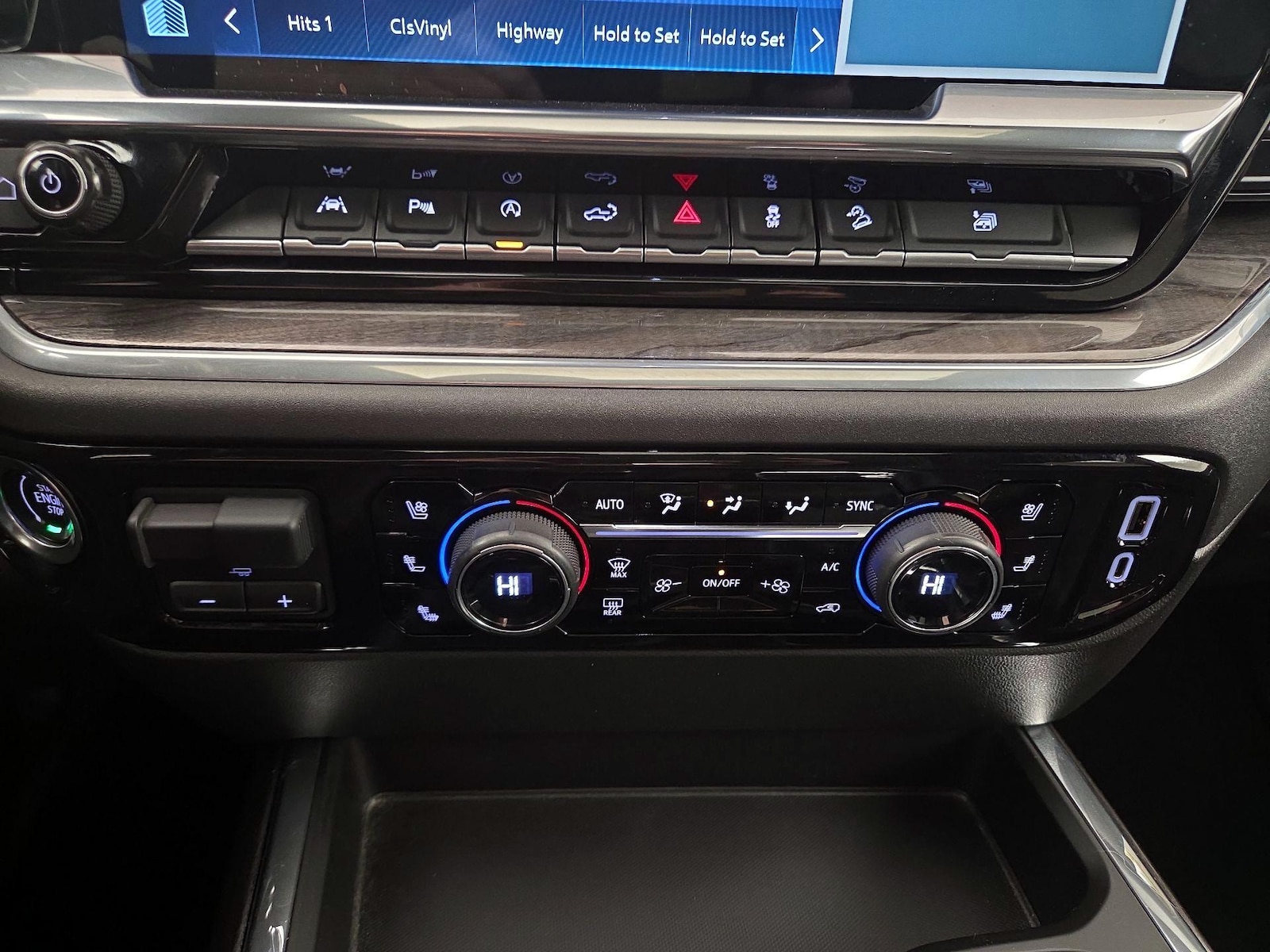 2022 Chevrolet Silverado 1500 LTZ - Photo 17
