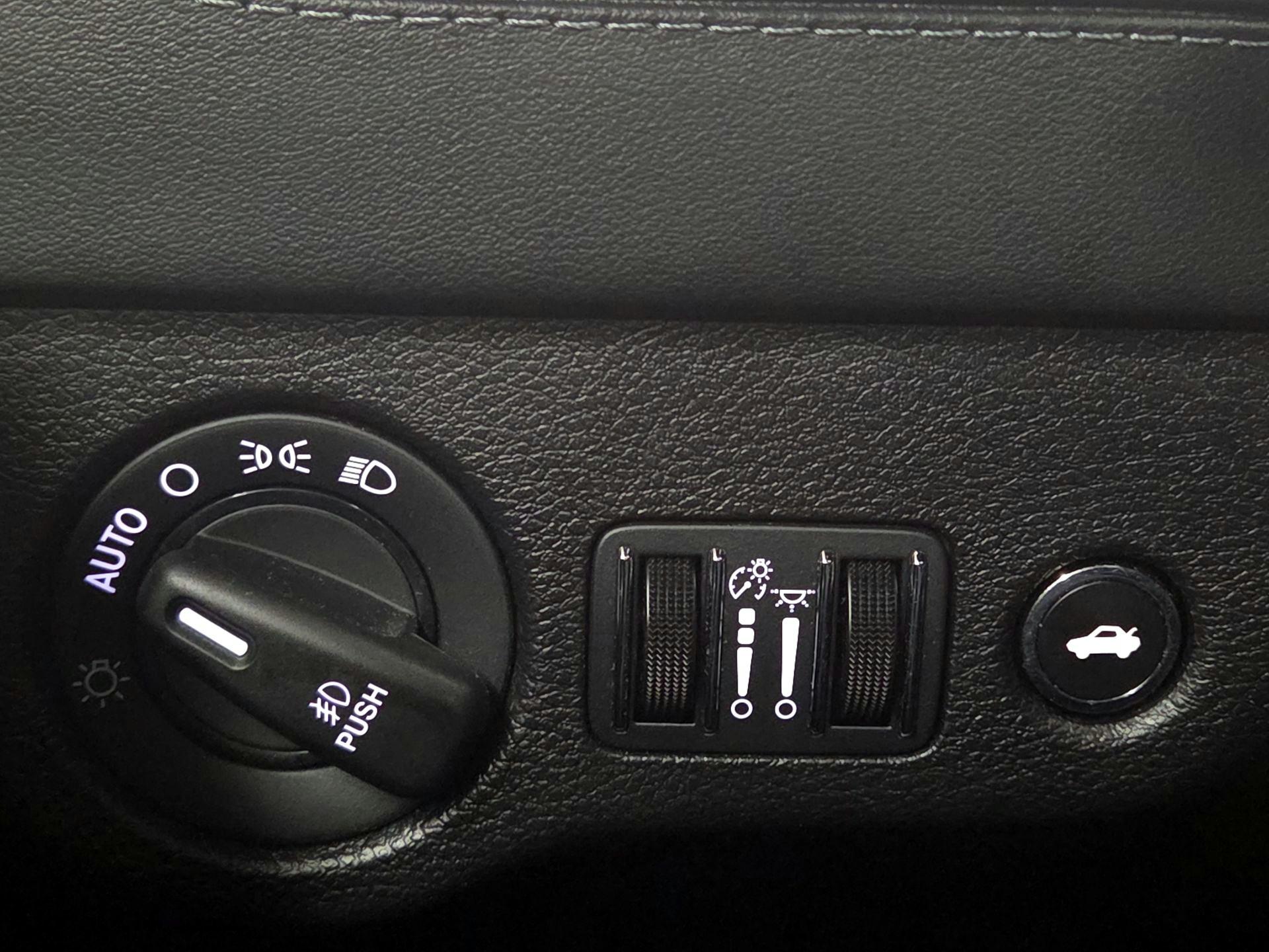 Thumbnail: 2021 Dodge Charger - 13