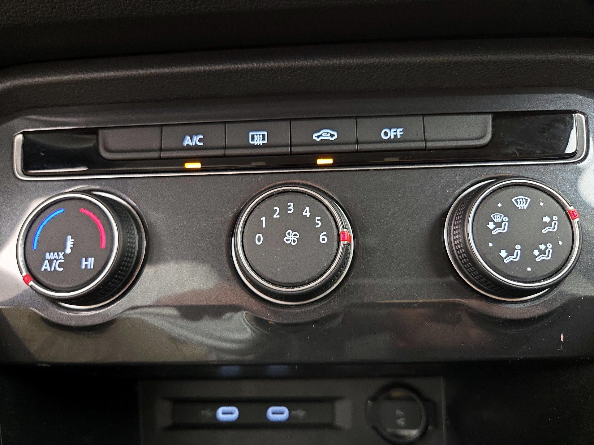 Thumbnail: 2021 Volkswagen Tiguan - 16