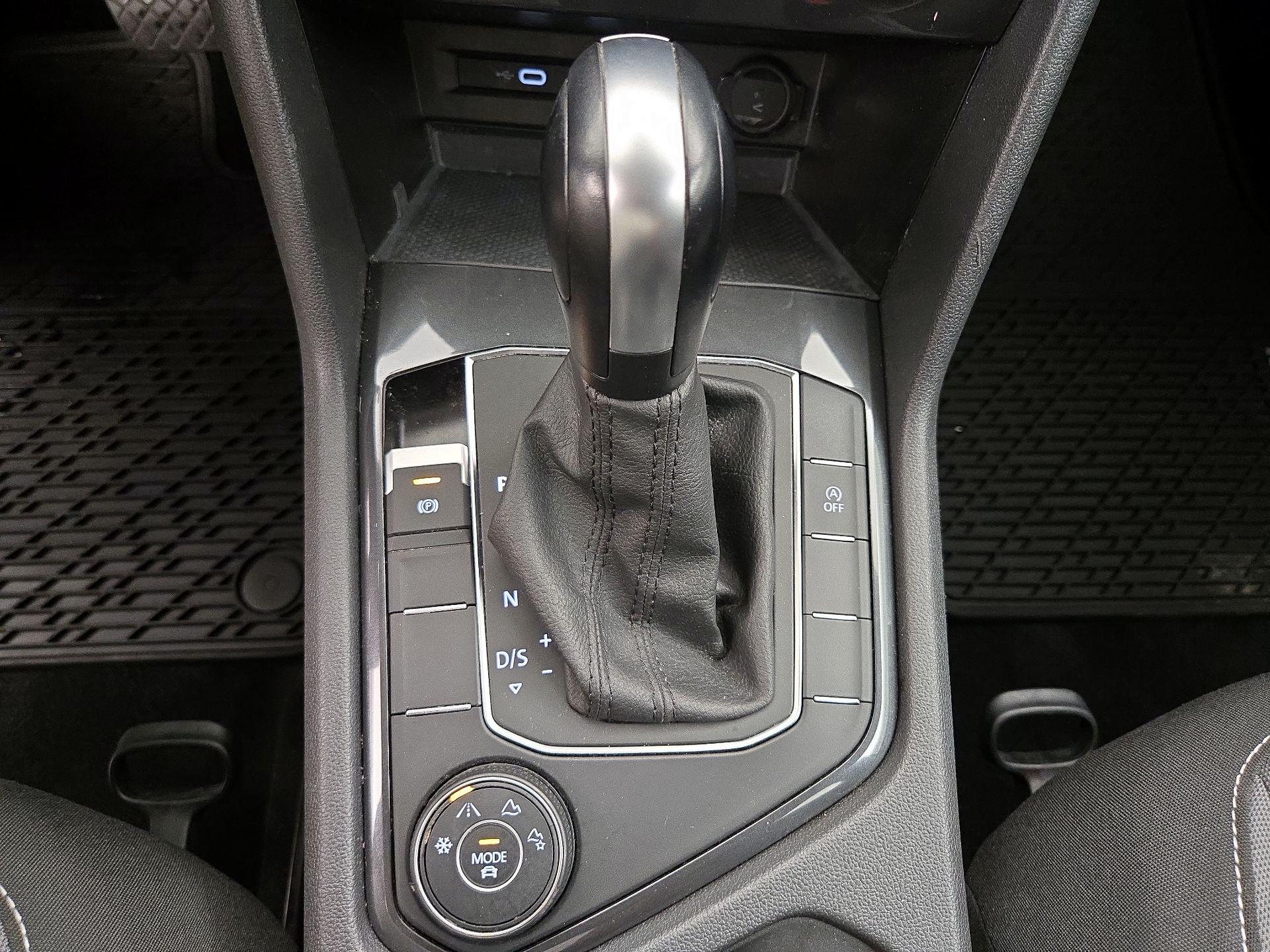 Thumbnail: 2021 Volkswagen Tiguan - 17