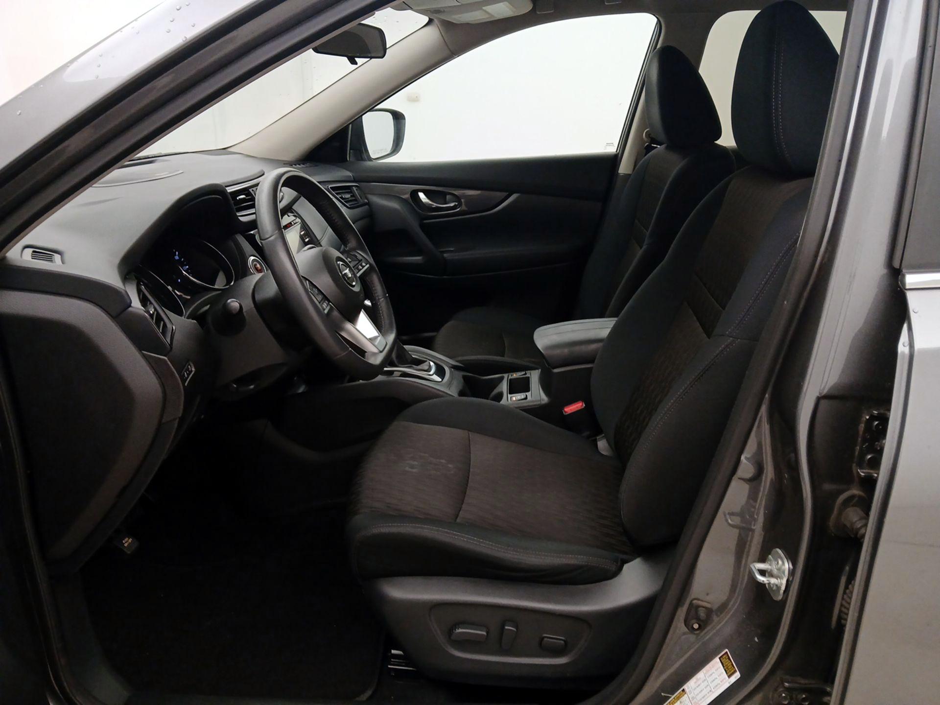 Thumbnail: 2017 Nissan Rogue - 11