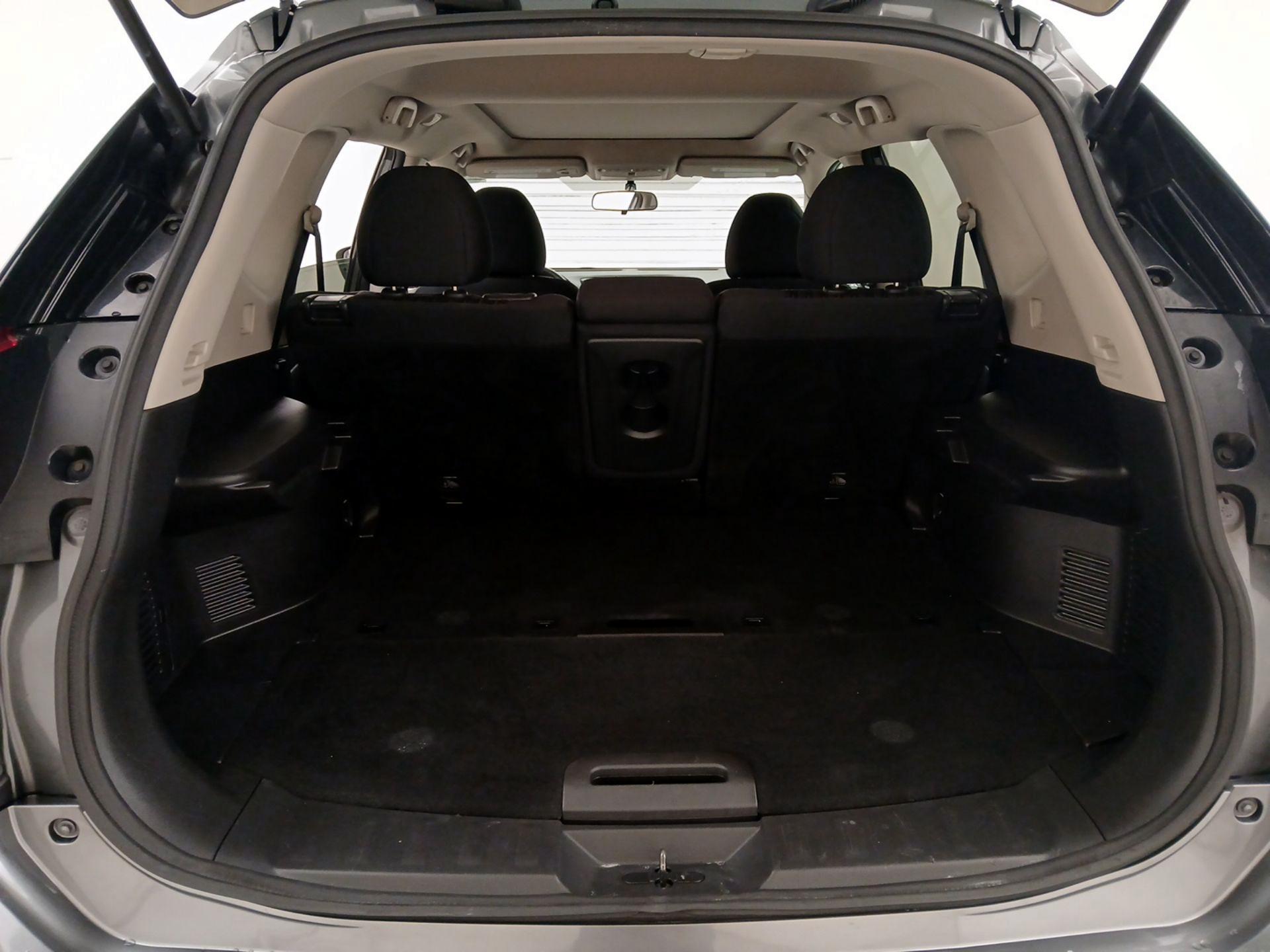 Thumbnail: 2017 Nissan Rogue - 18