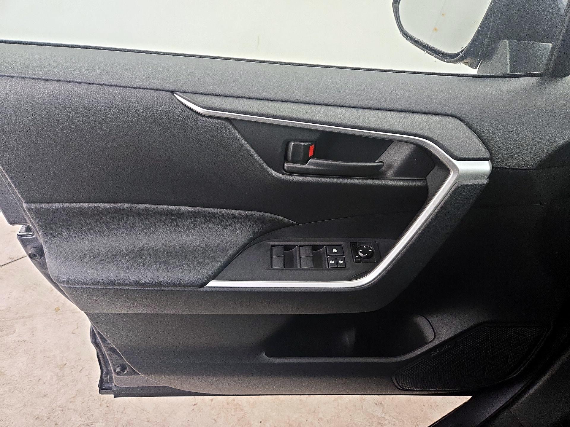 Thumbnail: 2025 Toyota RAV4 - 12