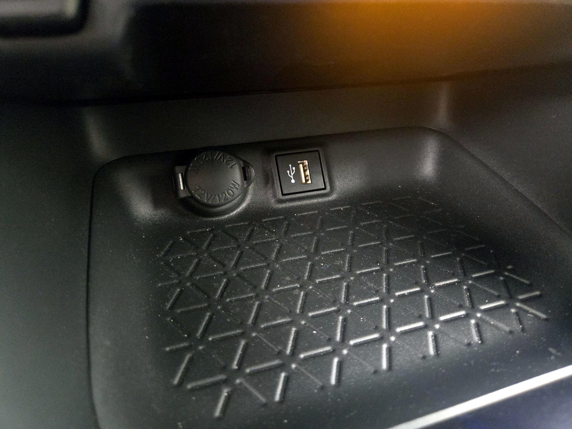 Thumbnail: 2025 Toyota RAV4 - 18