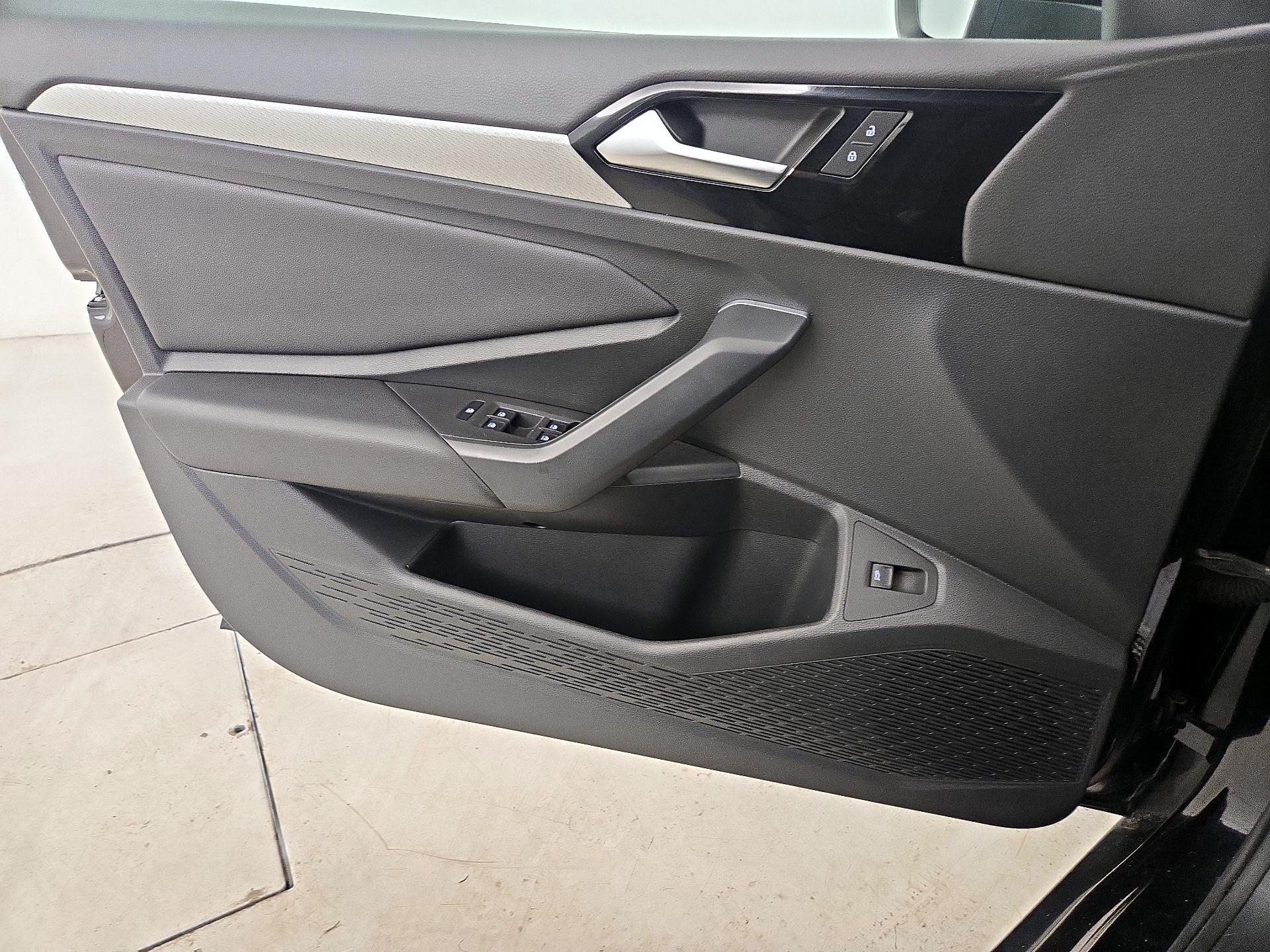 Thumbnail: 2019 Volkswagen Jetta - 12