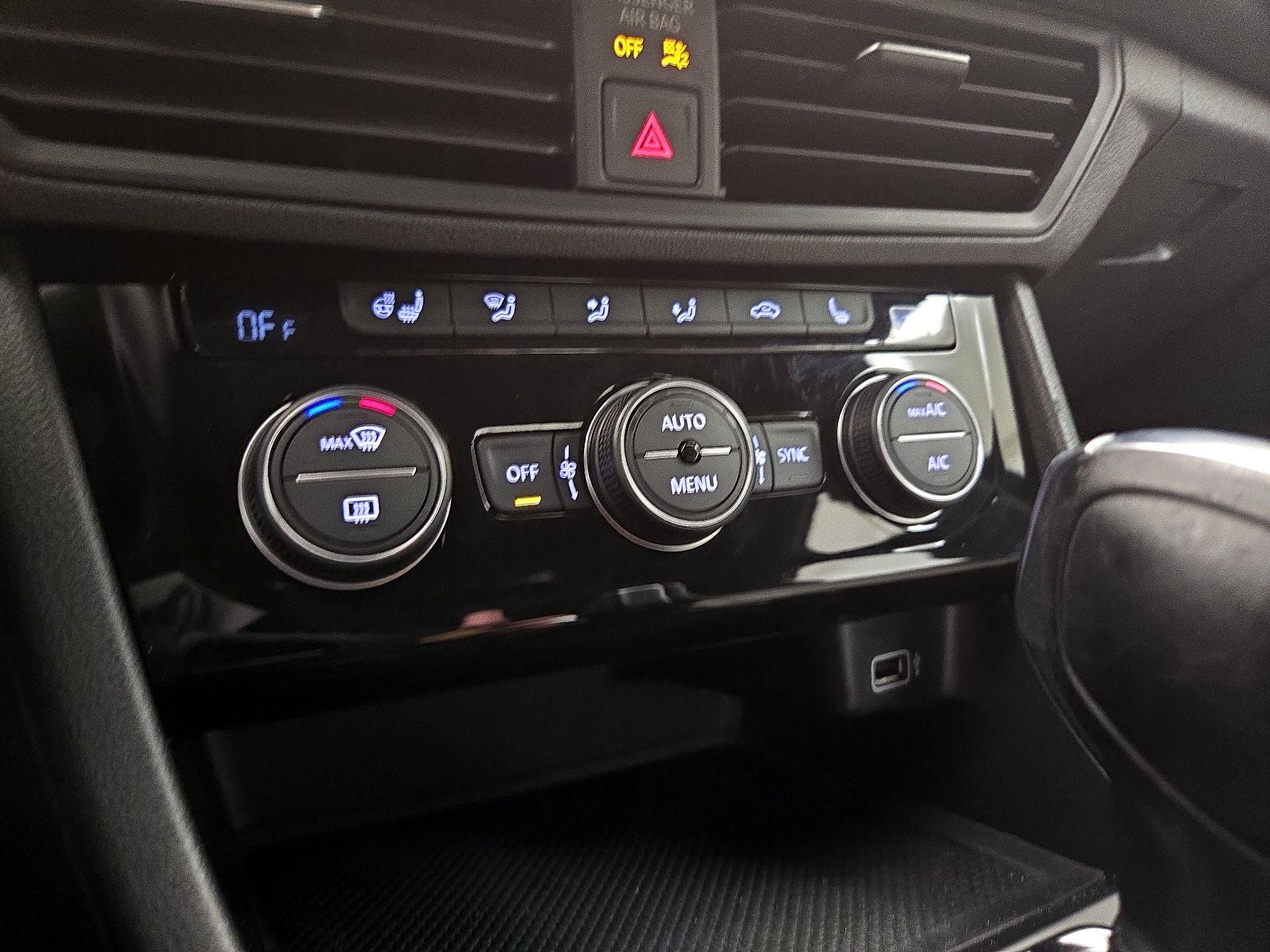 Thumbnail: 2019 Volkswagen Jetta - 16