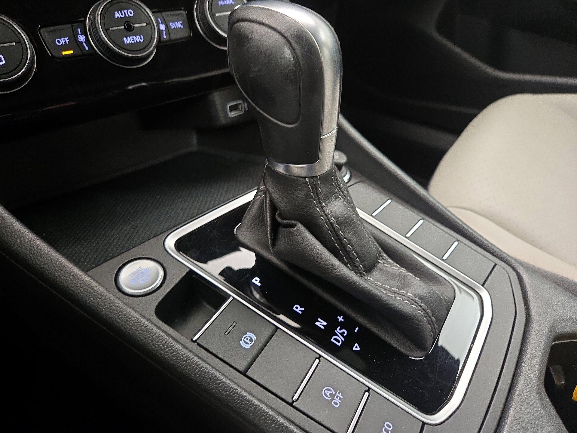 Thumbnail: 2019 Volkswagen Jetta - 17