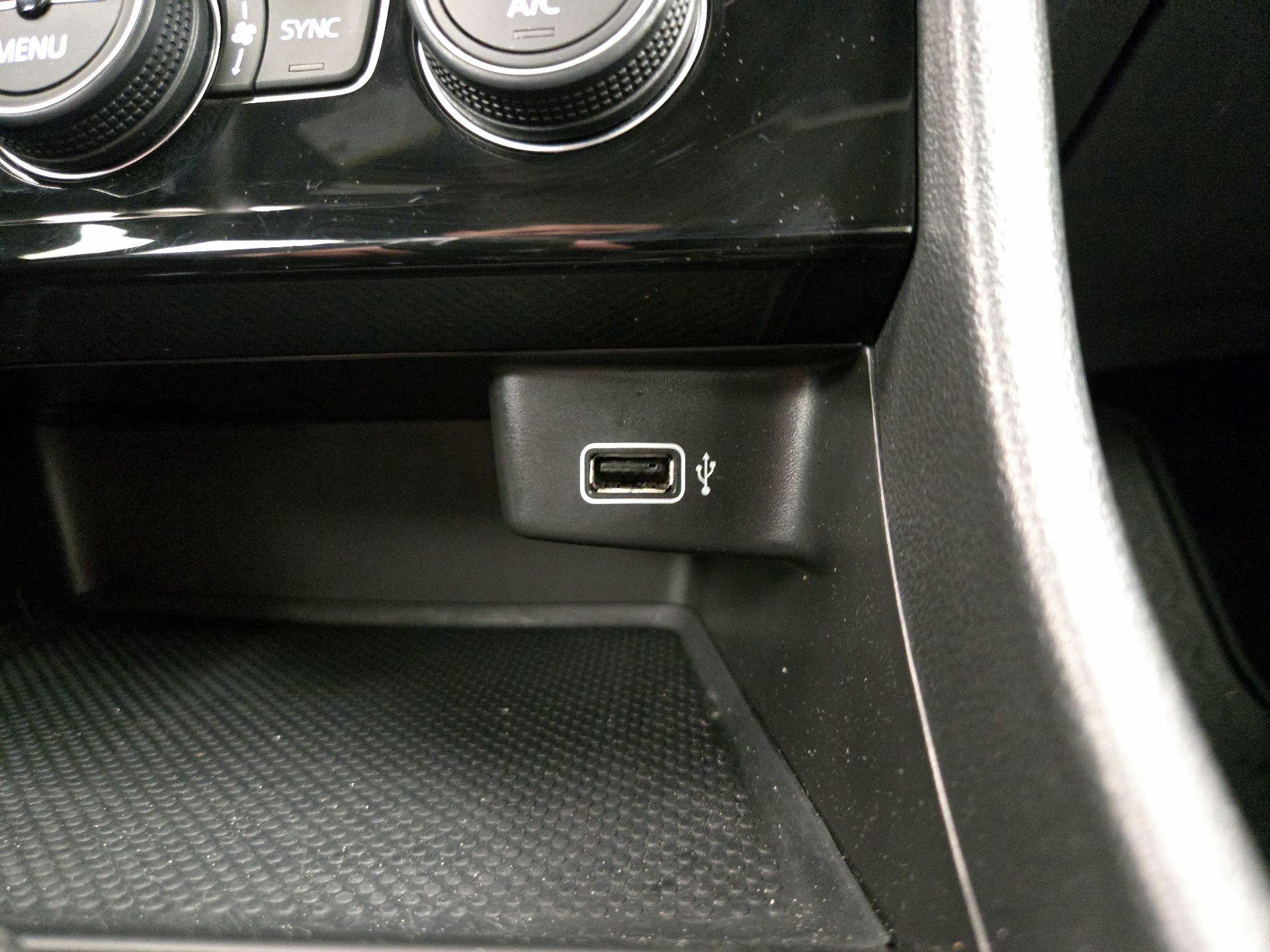 Thumbnail: 2019 Volkswagen Jetta - 18