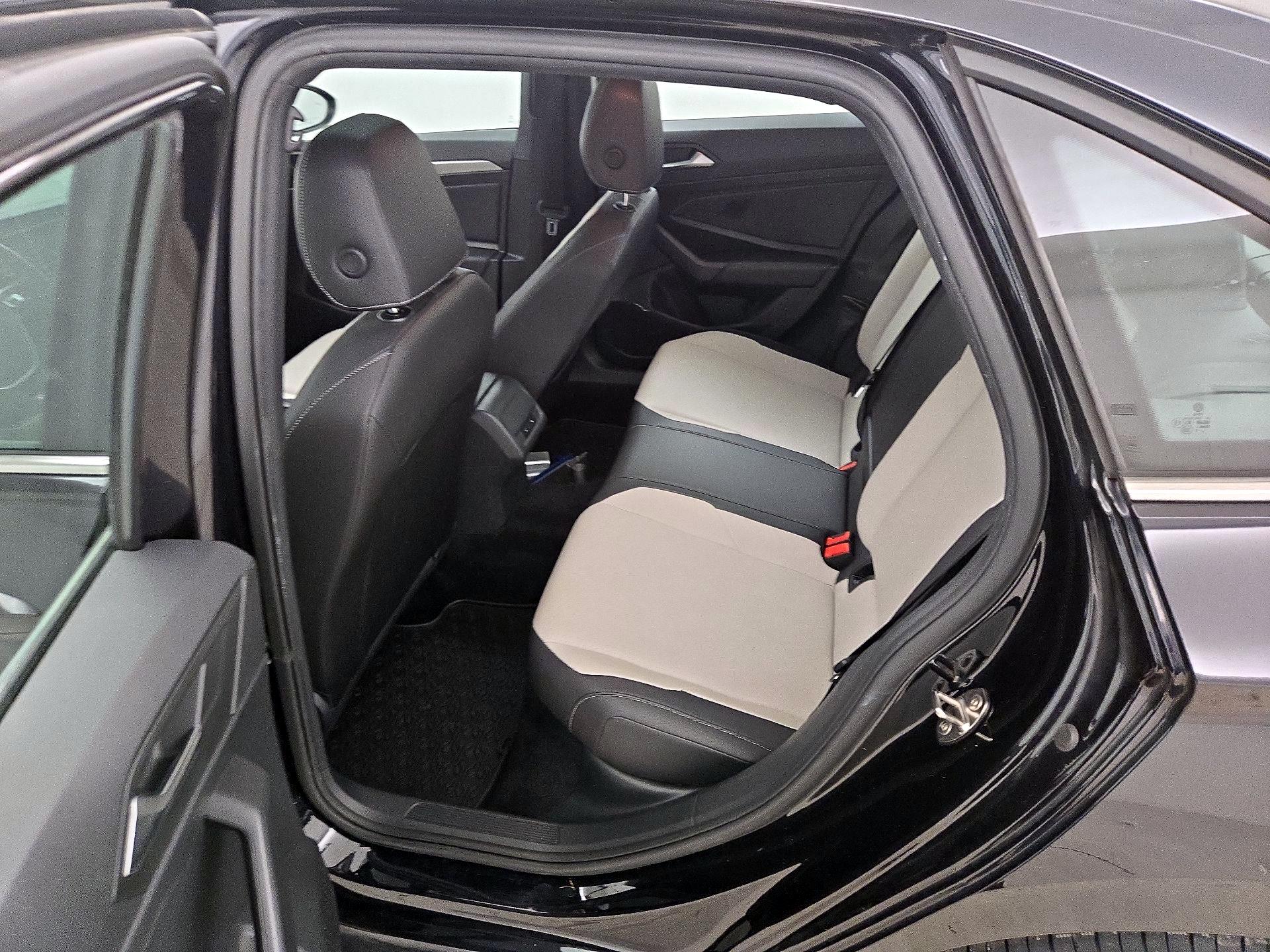 Thumbnail: 2019 Volkswagen Jetta - 20