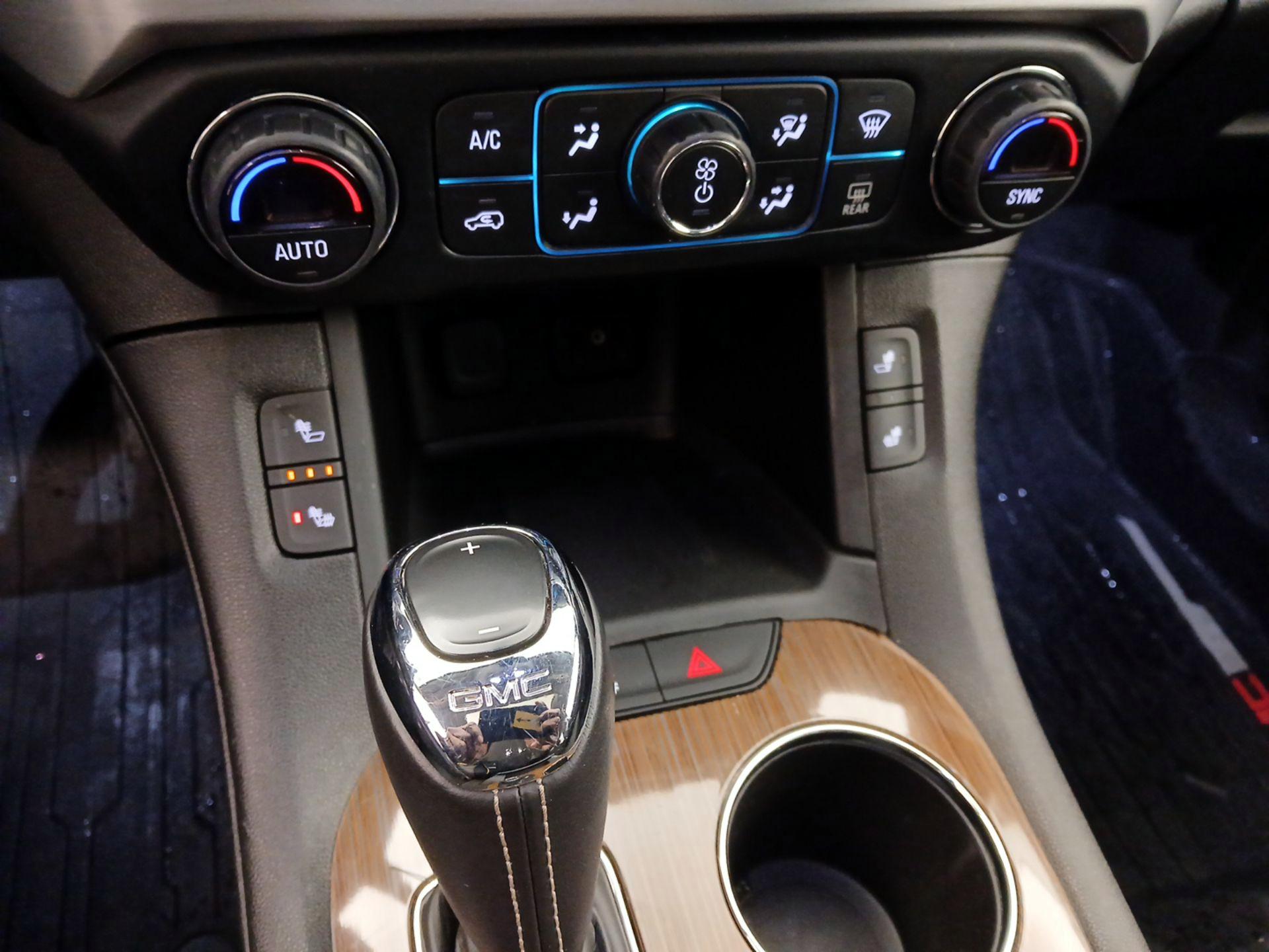 Thumbnail: 2019 GMC Acadia - 16