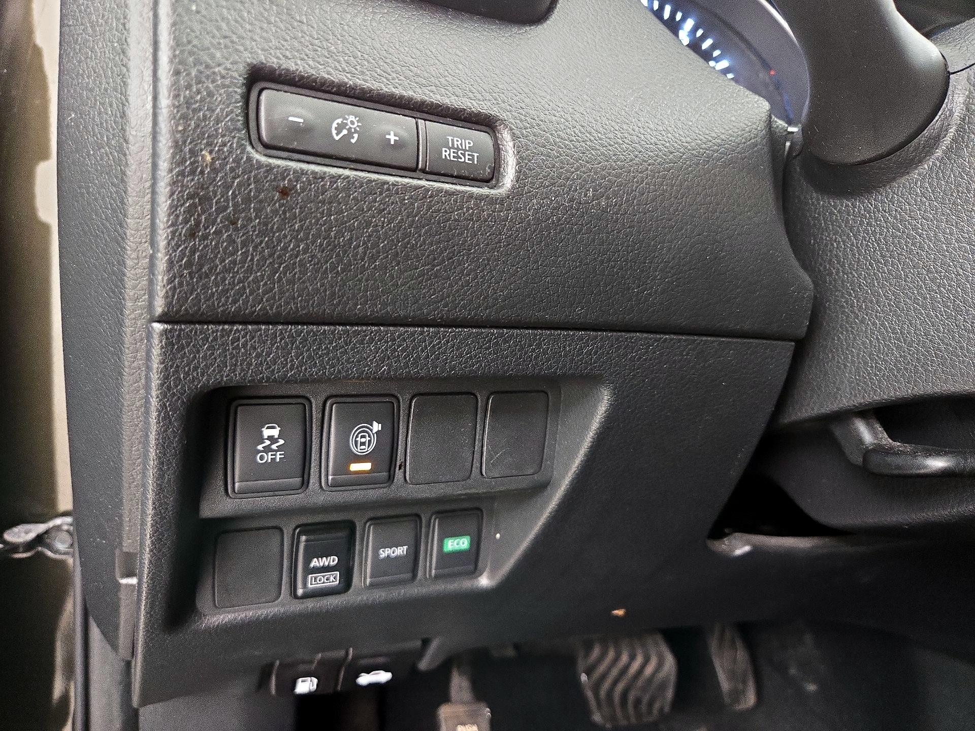 Thumbnail: 2017 Nissan Rogue - 13