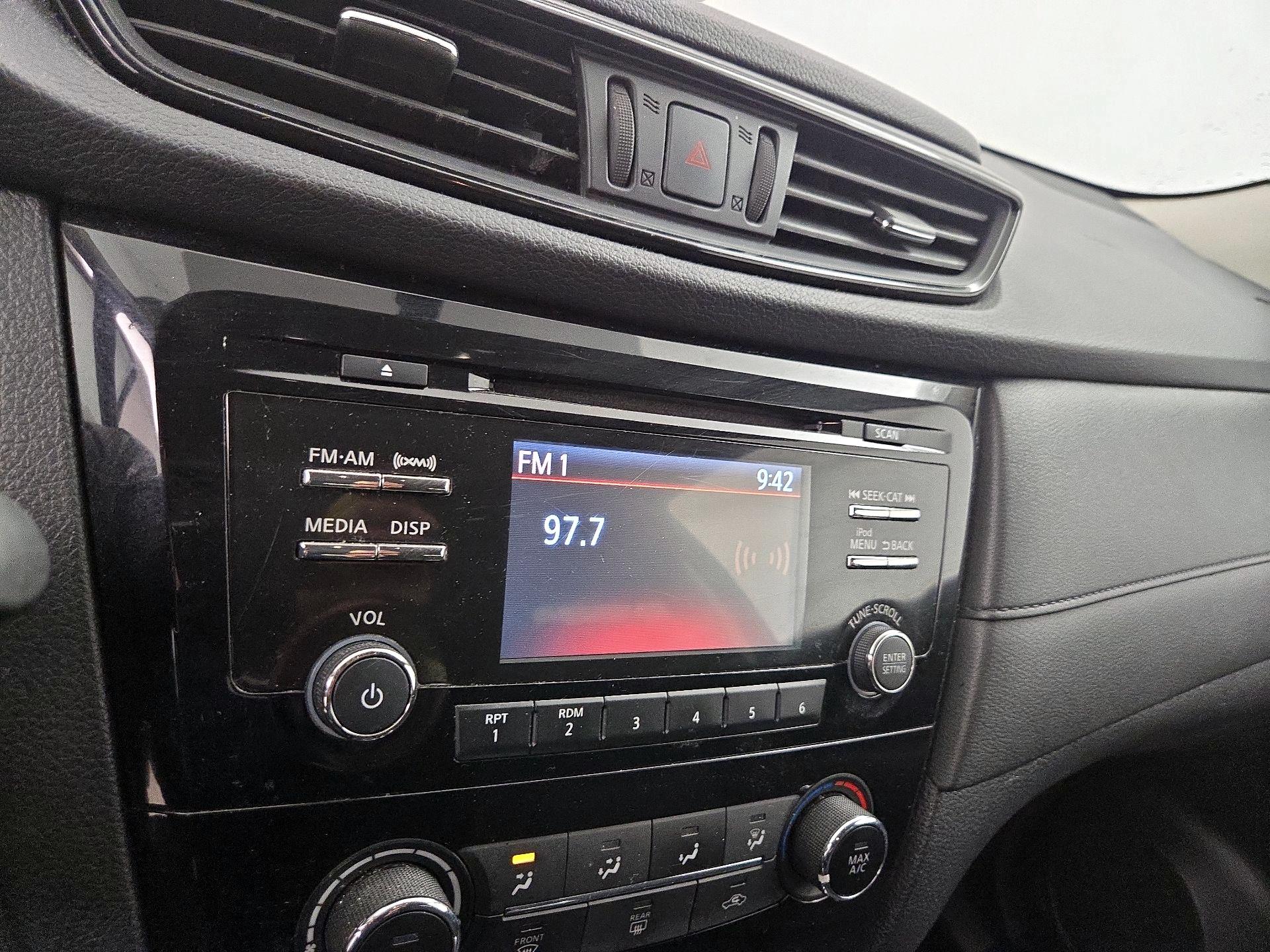 Thumbnail: 2017 Nissan Rogue - 15